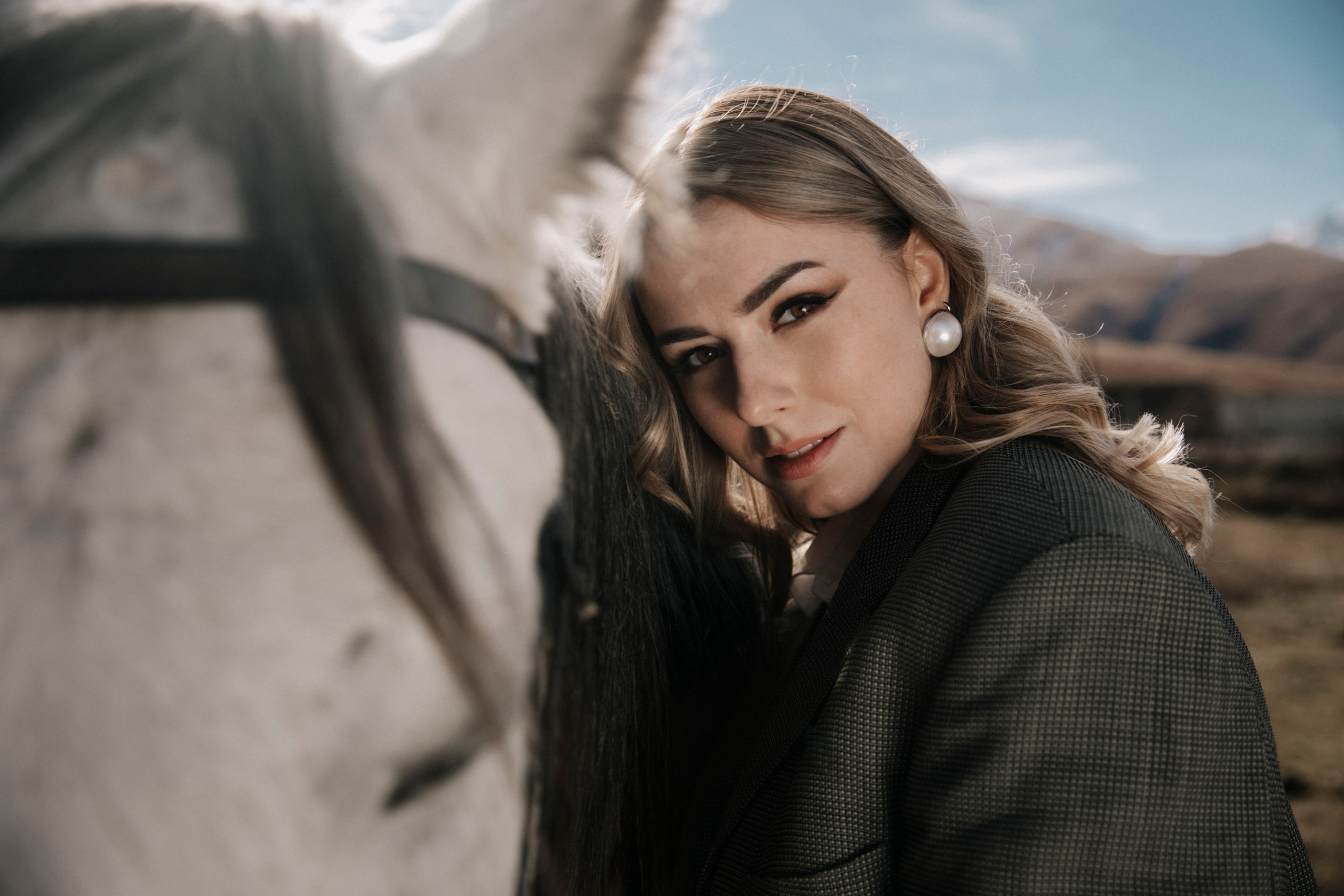 фотосессия с лошадью, фотосессия, лошадь, фотосессия в горах, фото с конем, фотография с лошадью, фотосессия, горы, Кавказ, фотосессия в песках, фотограф Осколкова Ульяна