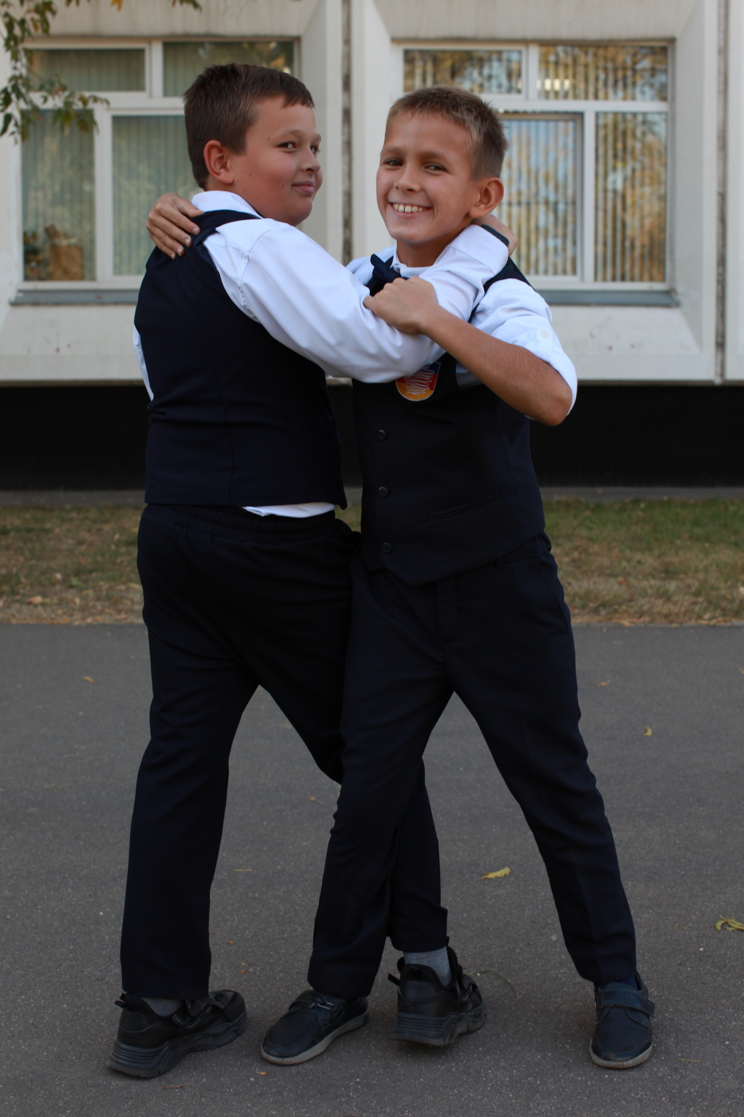 Осенняя фотосессия у школы. Выпускные альбомы Москва СВАО