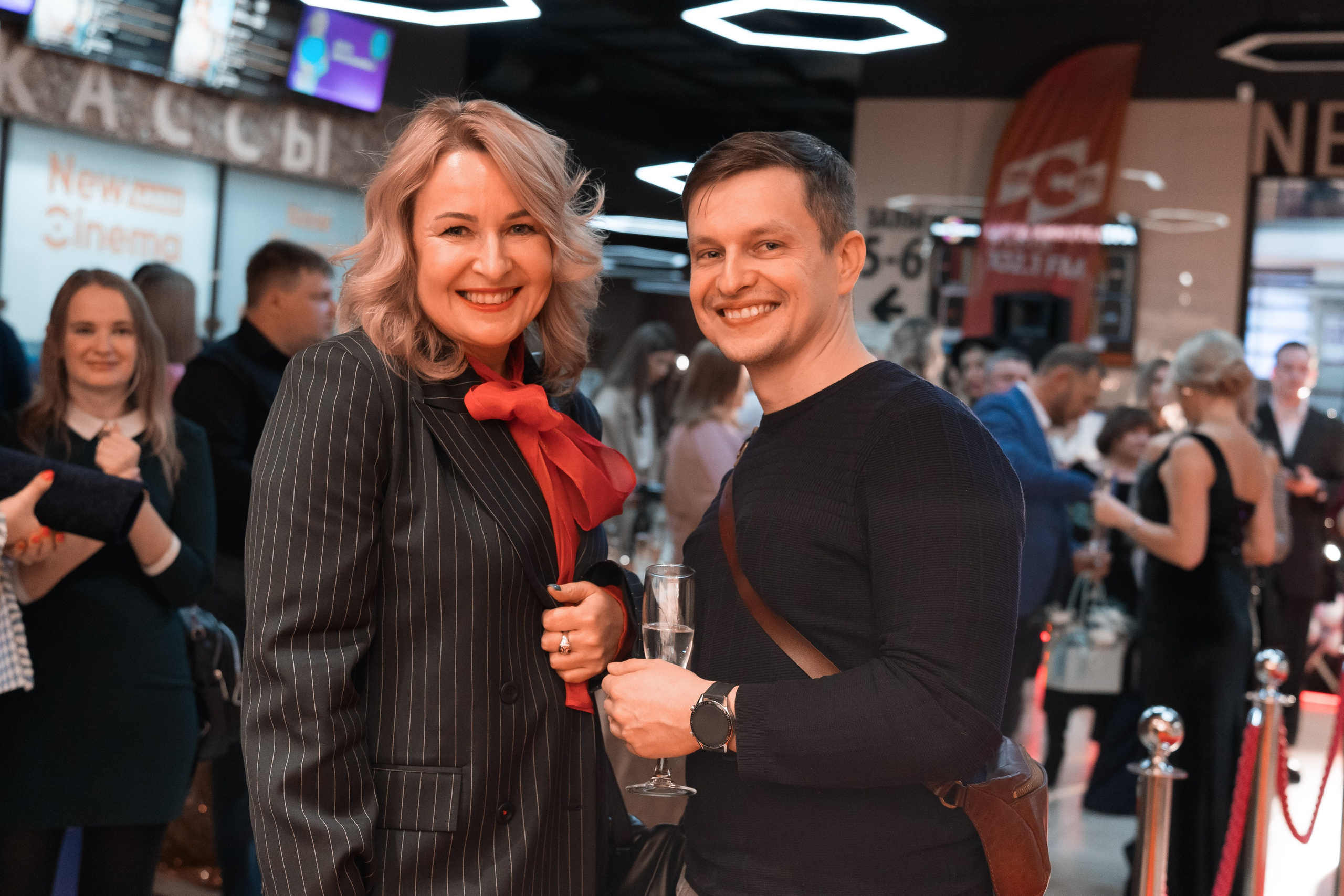 Веб-сериал «МЫ». Для тех, кто не ждёт удачи, а создаёт её. Каждая фотосессия — это твой момент, твой стиль, твой успех. 📸