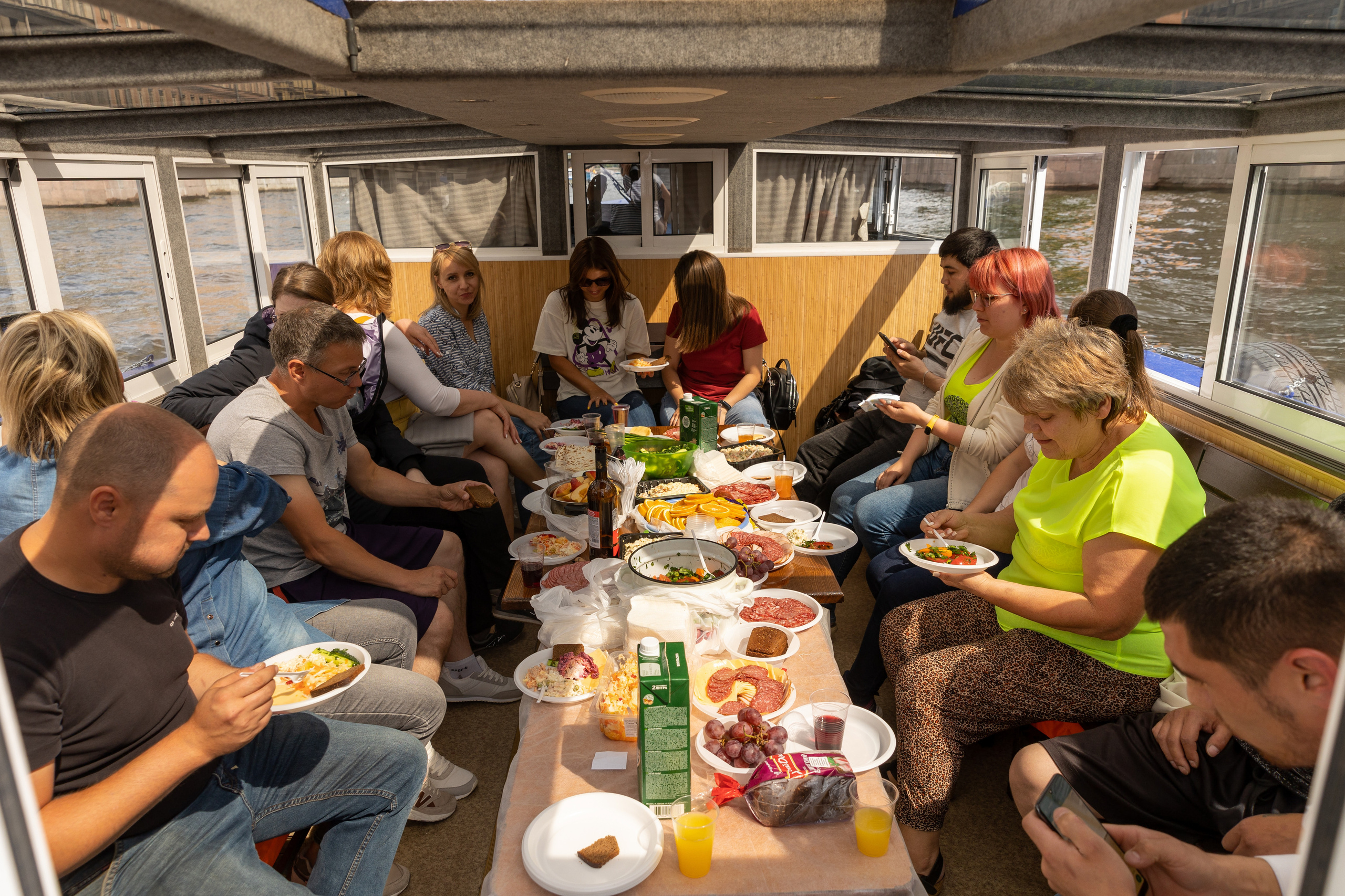 Летний корпоратив на кораблике. Фотограф в Санкт-Петербурге Закута Ольга