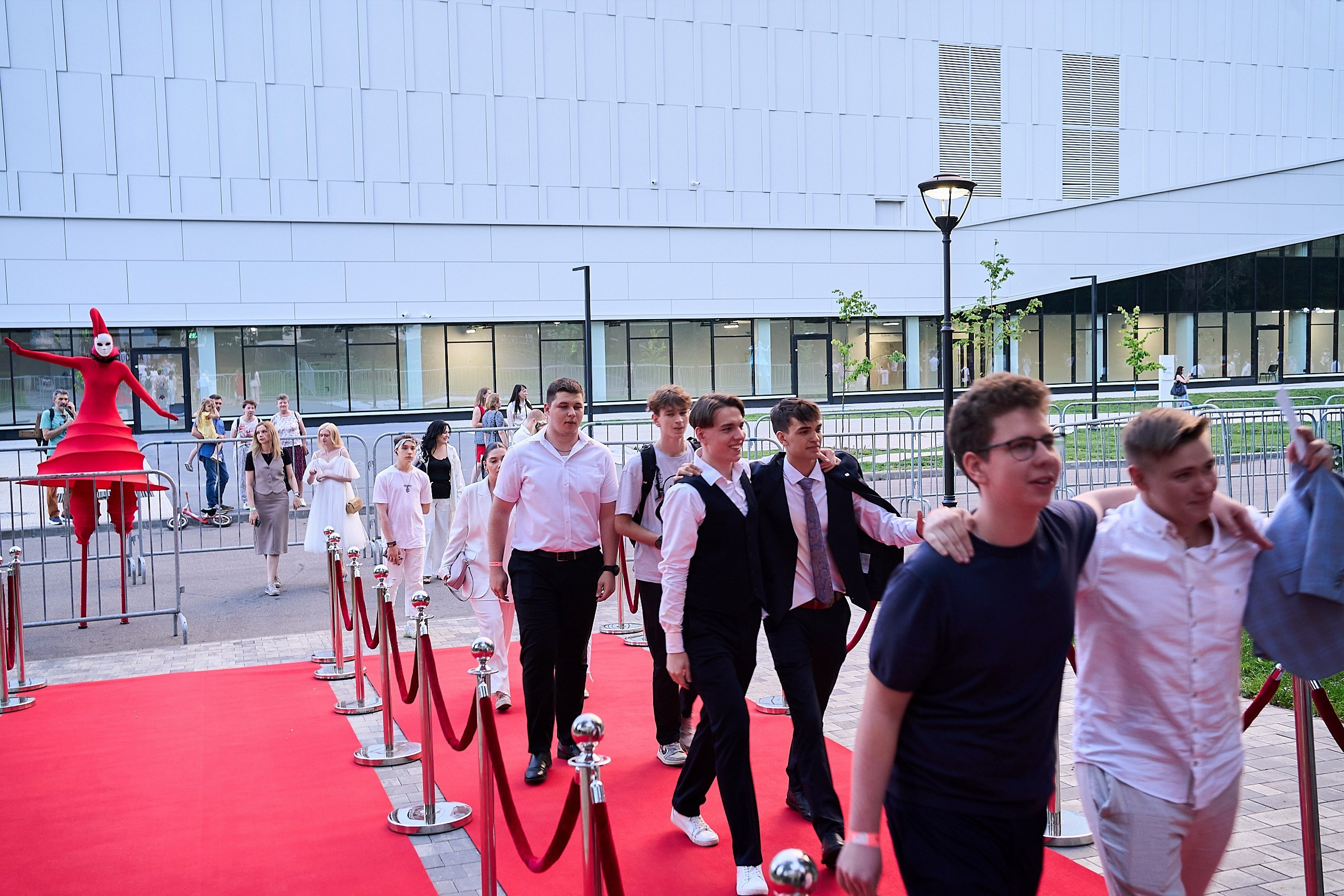 Выпускной 2024 концертный зал Академия ВТБ. Фотограф и Видеограф в Москве. Олег Корушев