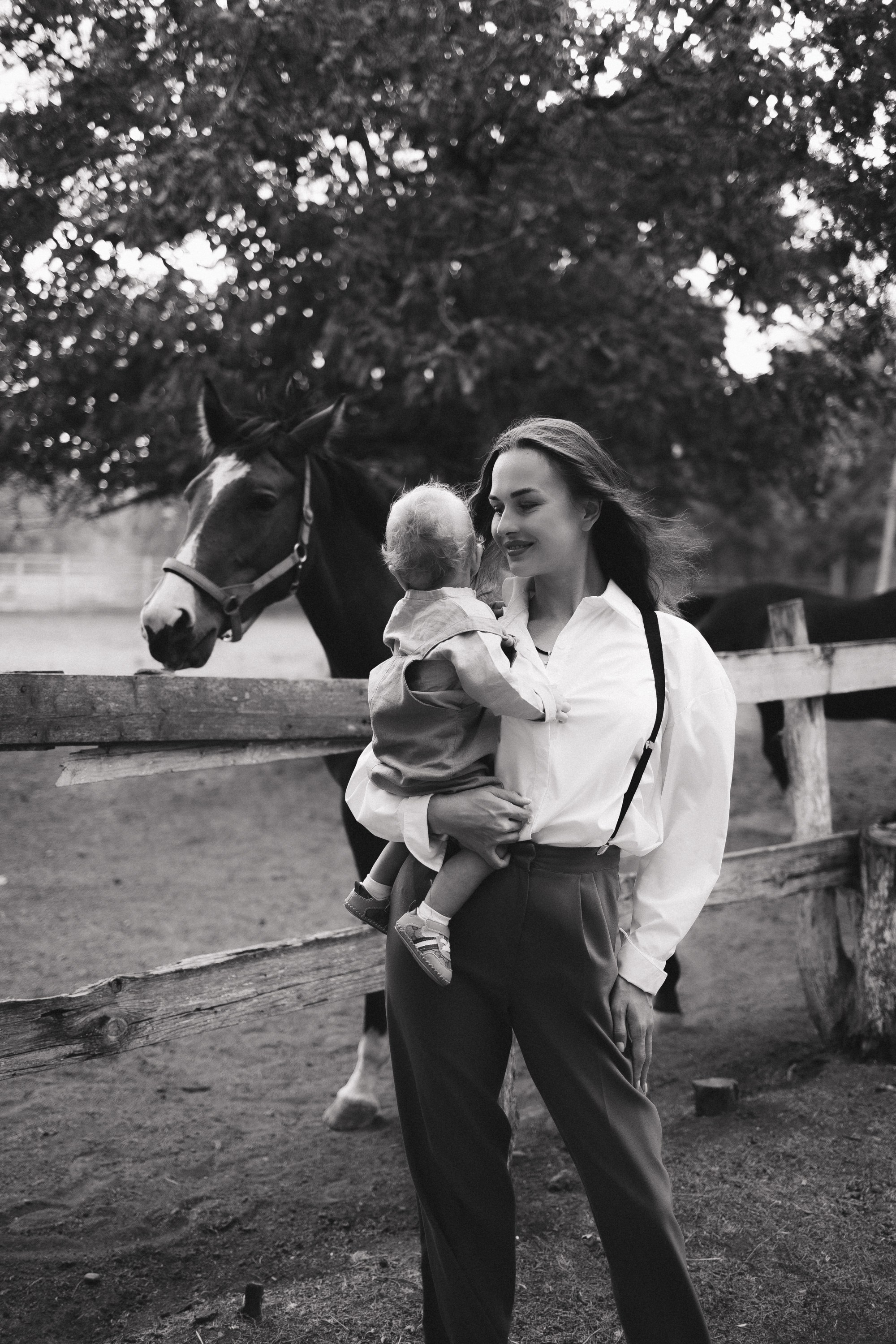 Мама с дочкой. Конюшня. Семейный фотограф в Краснодаре Храмова Анна