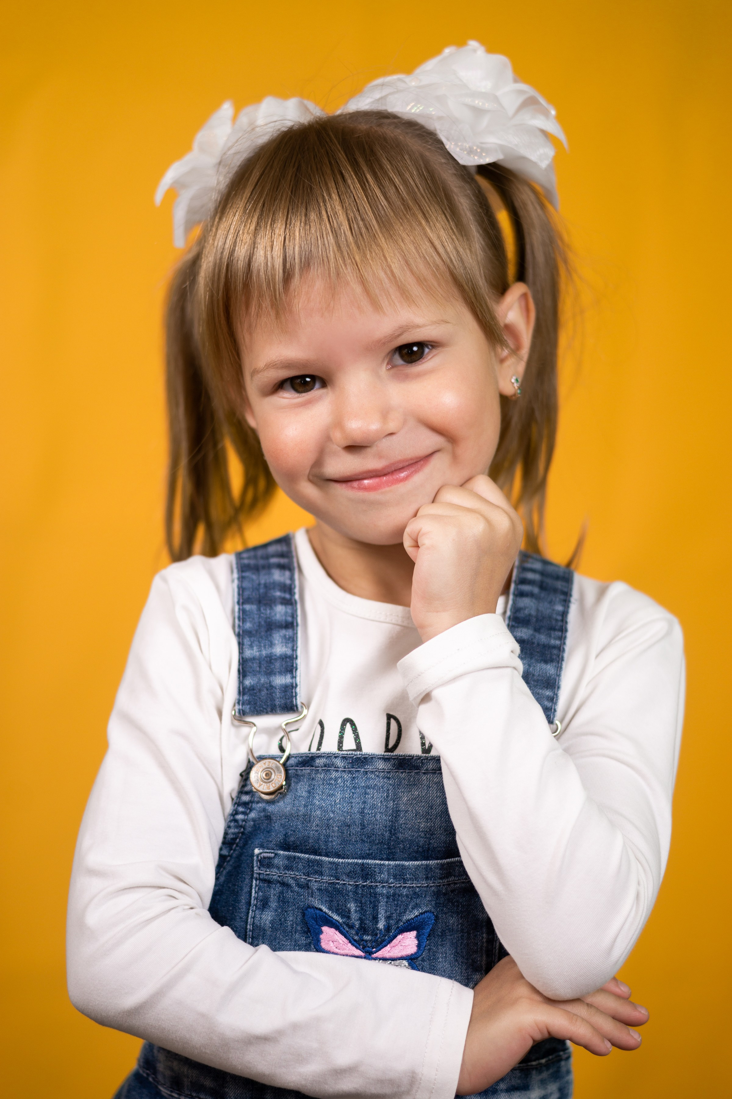 Портреты на желтом фонее. Ольга Плаксина фотограф в Саратове