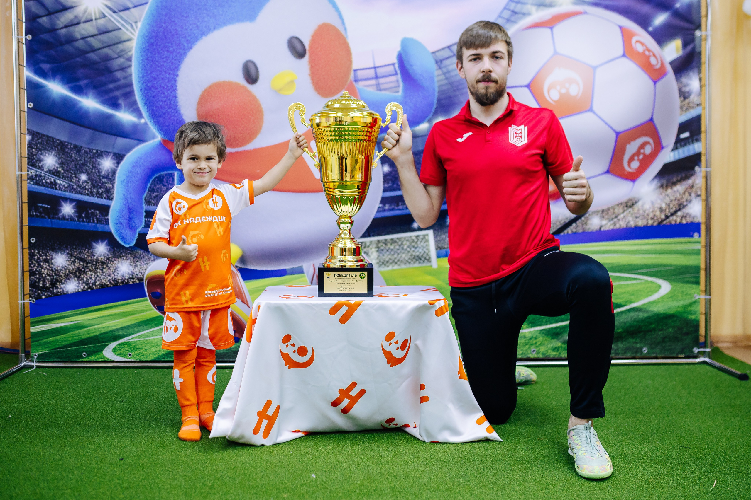 Фотосессия с кубком в детских садах г. Магнитогорска. Денис Прохоров Фотограф в г. Магнитогорск