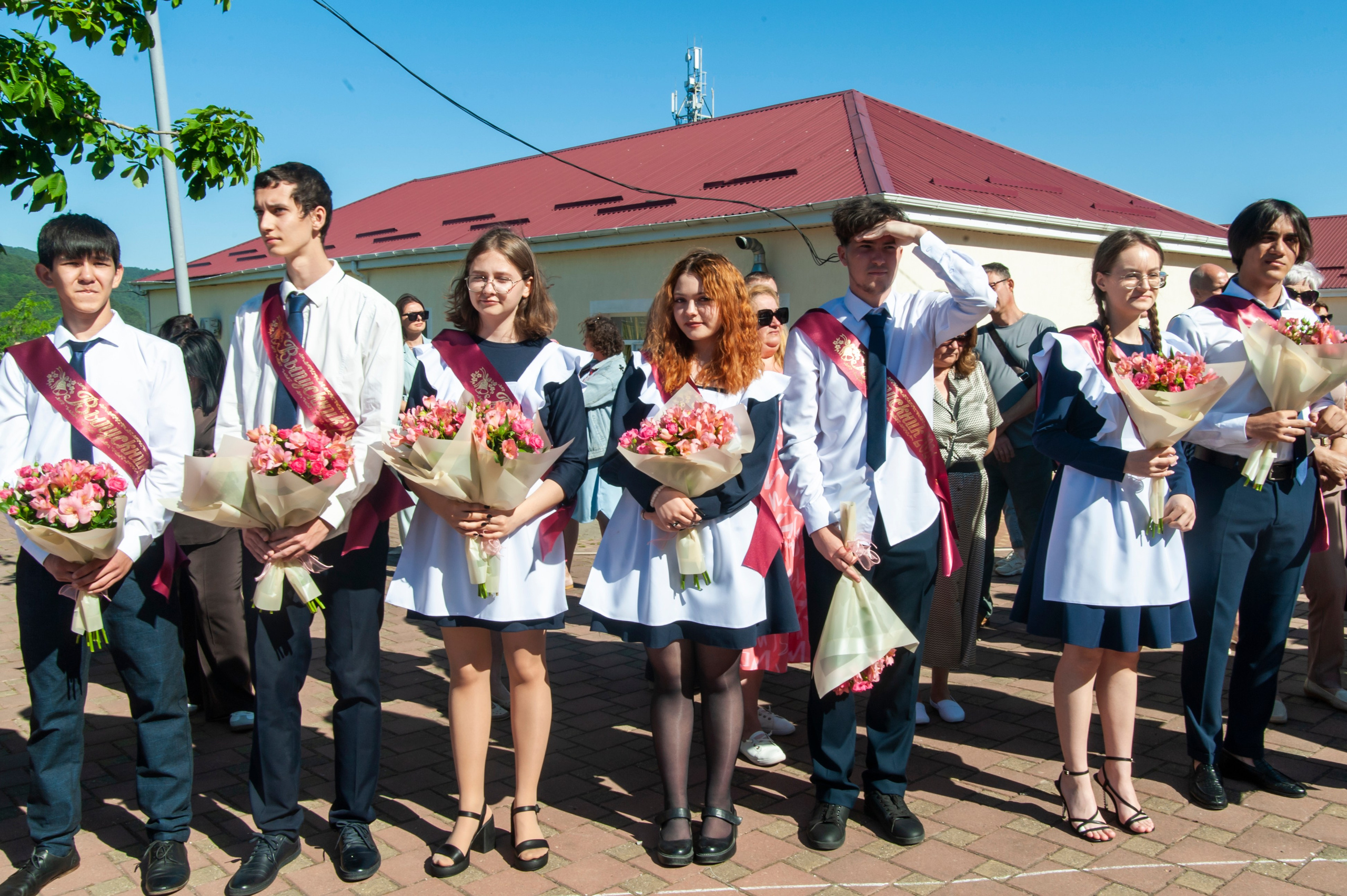 Последний Звонок МАОУ СОШ № 17 им. Эдуарда Есаяна — Архипо-Осиповка. Свадебный и семейный фотограф Денис Лукьянов в Краснодаре, Краснодарском крае и Республике Крым