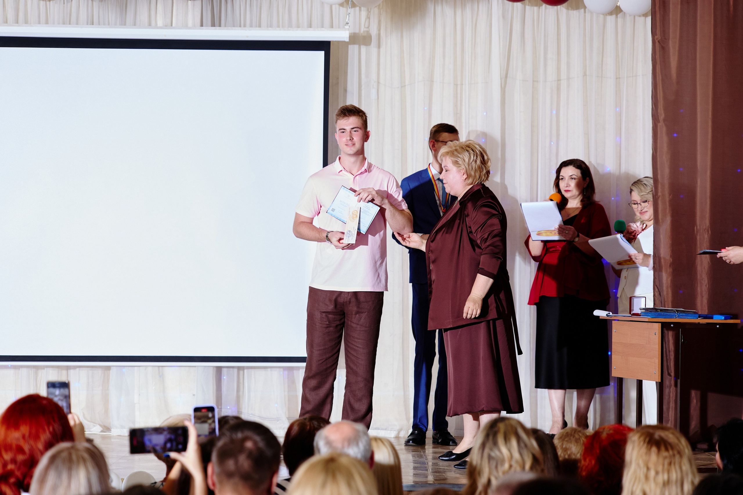 Выпускной 35 Сош. Фотограф Выпускные альбомы Таганрог Сергей Коробченко