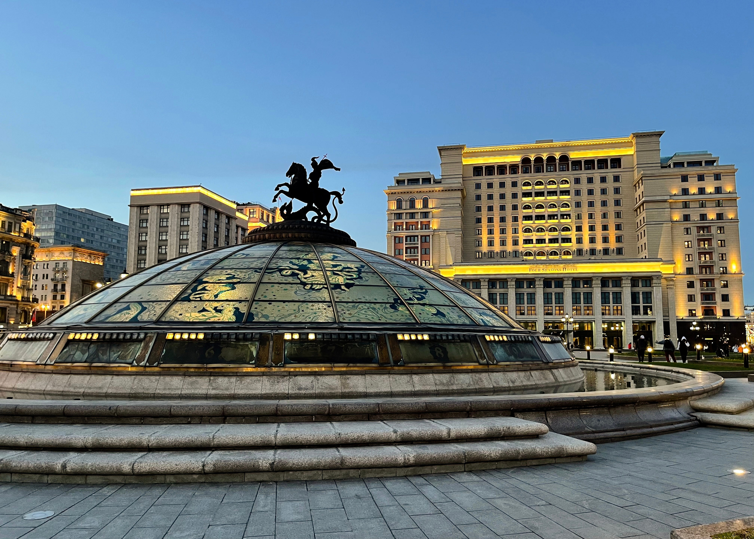 Вокруг Кремля. Экскурсовод по Москве Беляева Валентина