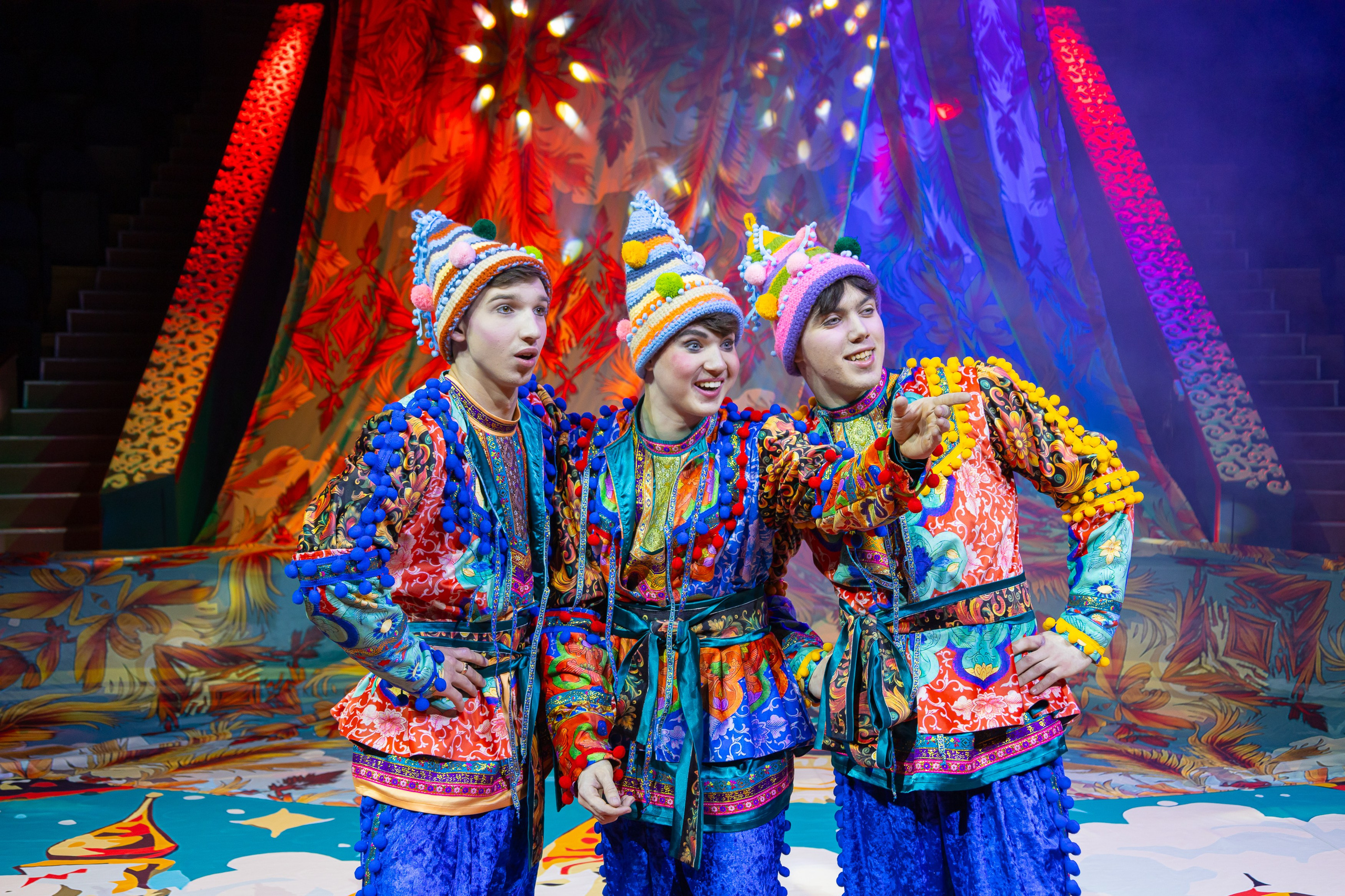 Цирк Жар Птица. Афиша. Семейный и Свадебный фотограф в Сочи