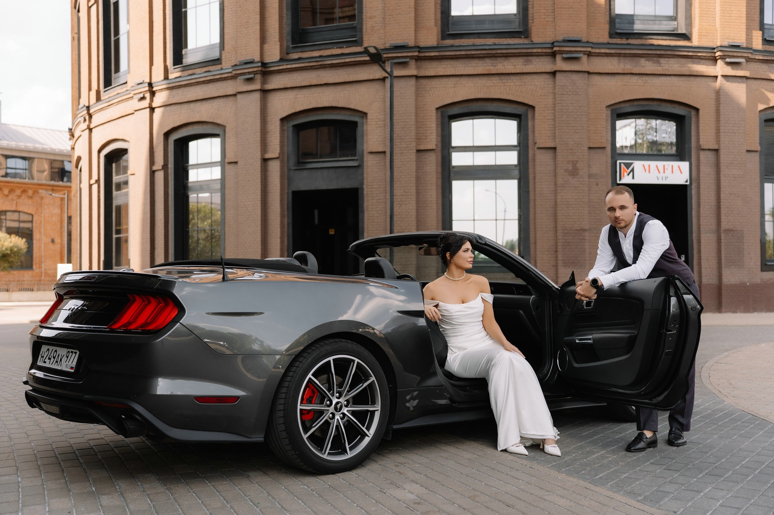 Свадебная фотосессия с кабриолетом. Свадебный и семейный фотограф в Москве Светлана Зоткина