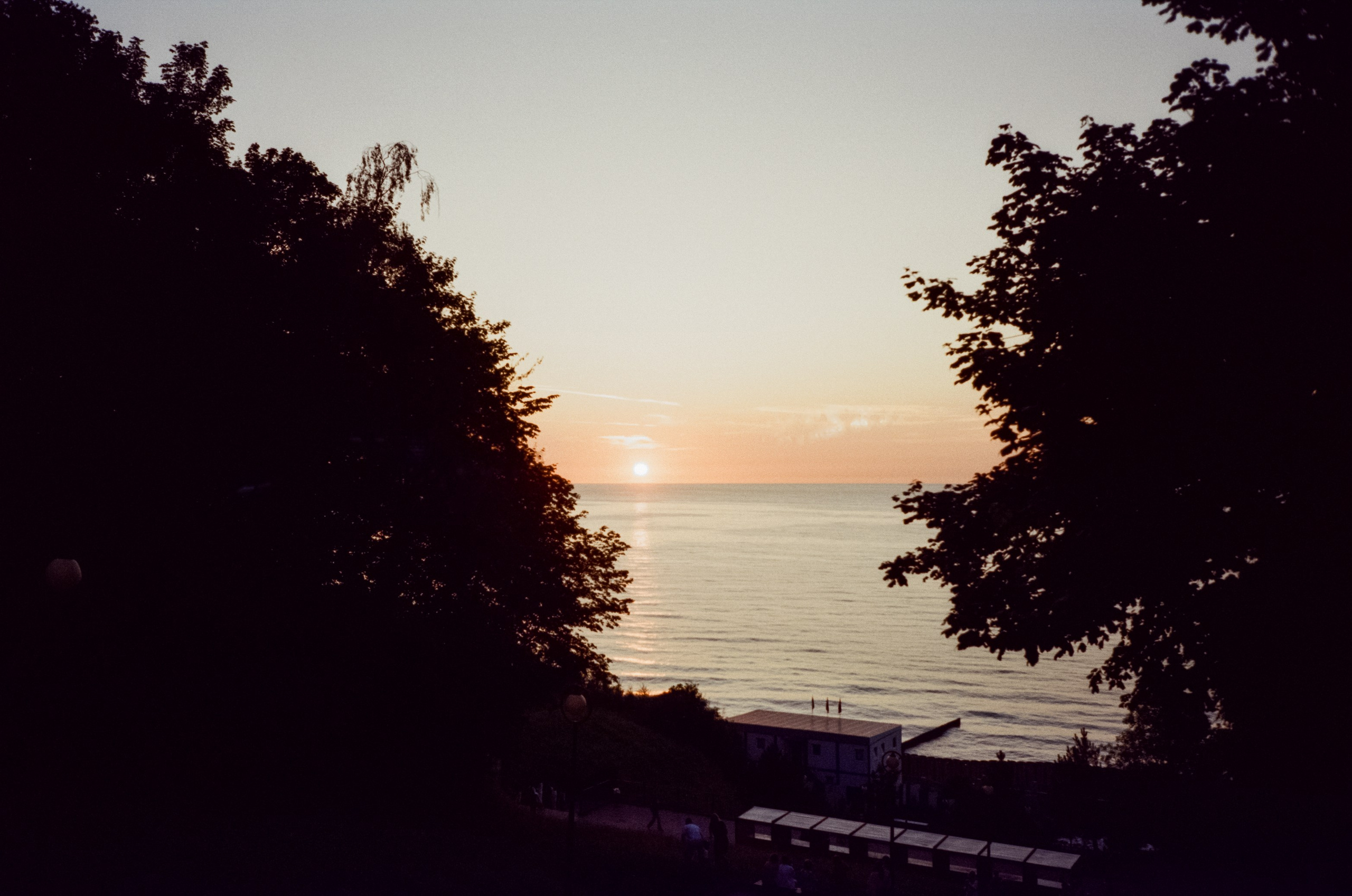 Тихое озеро и необыкновенный закат в Светлогорске. Фотограф-документалист Мария Осокина