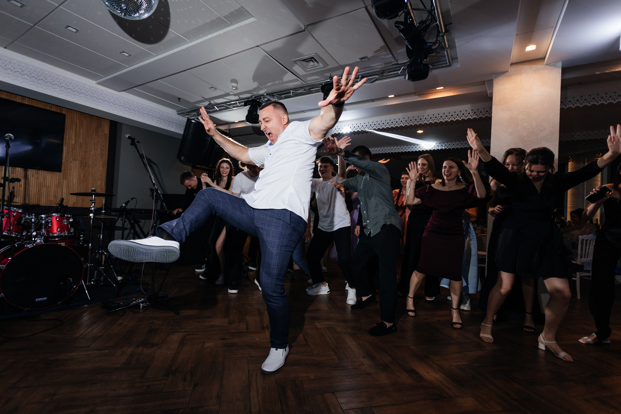 Выпускной 11 «А». Школа № 42. Свадебный фотограф в Краснодаре Николай Крауз