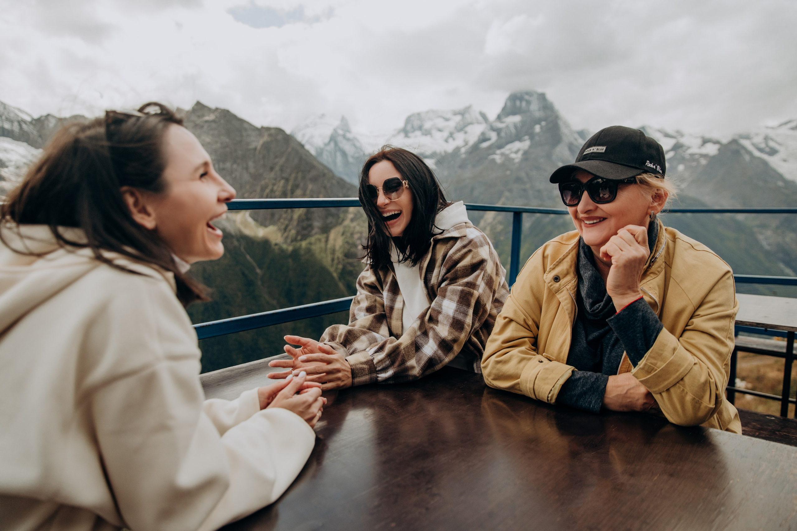 Юля с семьей, Домбай. Портфолио