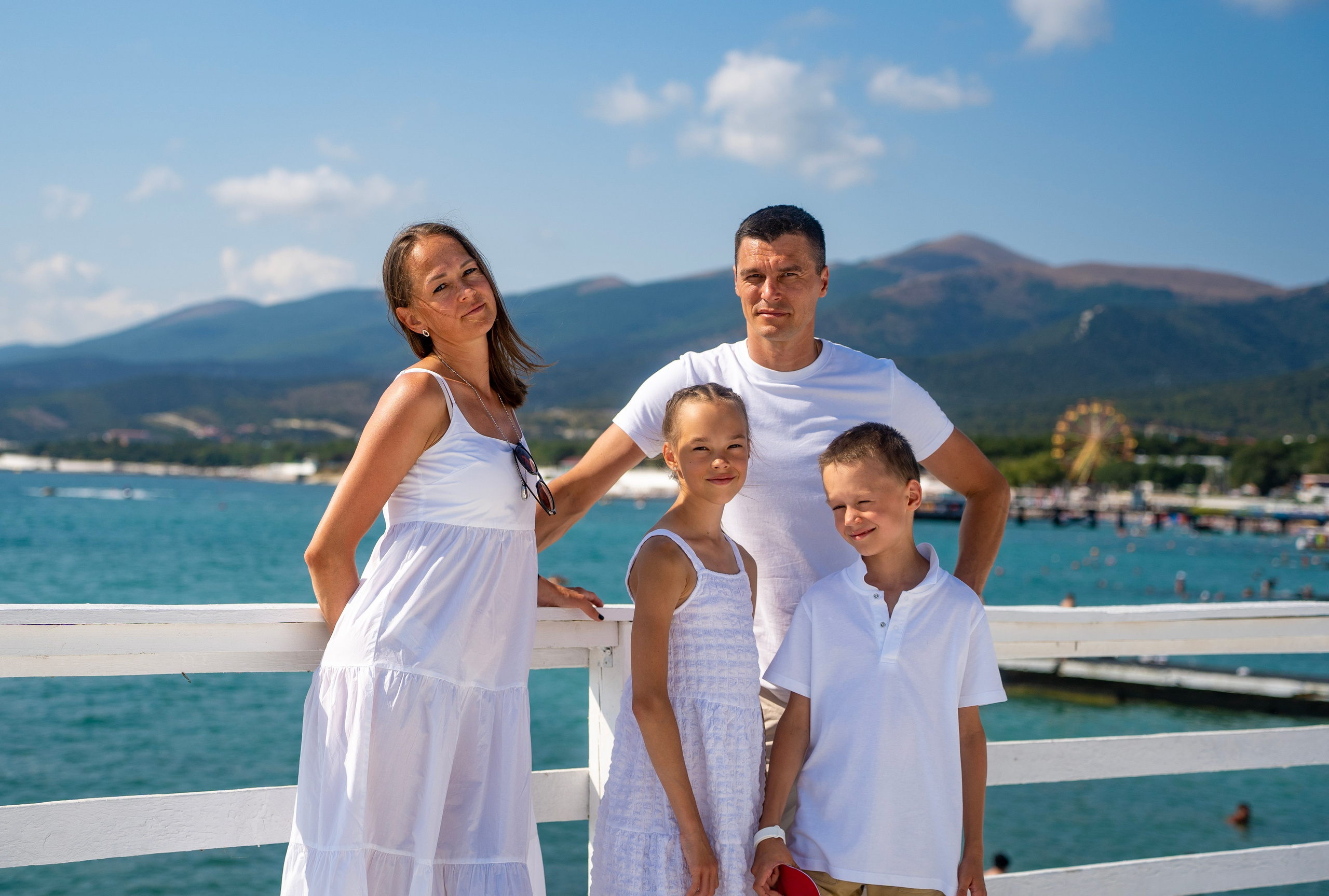 Семейная фотопрогулка по Кабардинке. Семейный и детский фотограф Екатерина Черняева. Снимаю портреты, love story, фотопрогулки, работаю на улице, в кафе, студии, дома у клиента