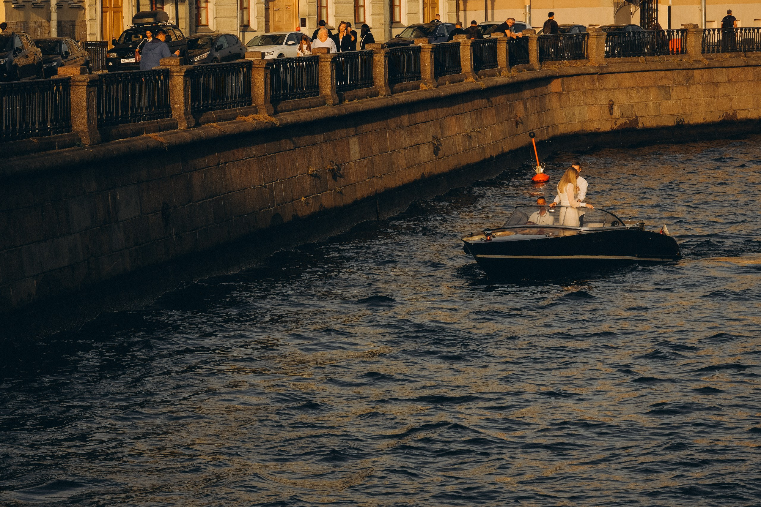 СВАДЕНБНАЯ СЬЕМКА НА КАТЕРЕ ПО КАНАЛАМ САНКТ-ПЕТЕРБУРГА И В АКВАТОРИИ НЕВЫ. Профессиональный фотограф, Санкт-Петербург — Виктория Богомолова