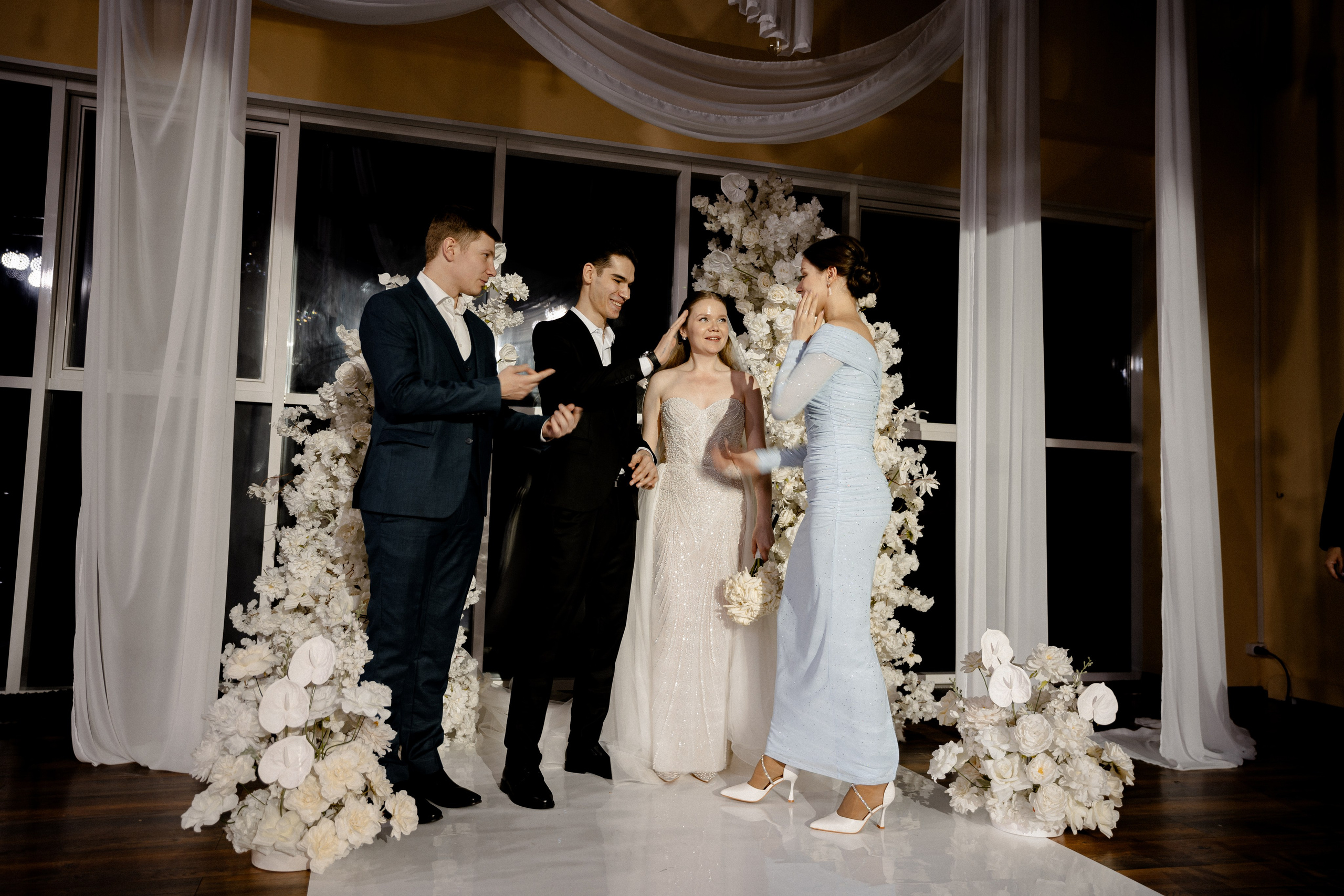 СВАДЕБНАЯ СЬЕМКА СБОРОВ В ОТЕЛЕ И ВЫЕЗД НА ЦЕРЕМОНИЮ (СНЯТО В СИБИРЕ В НИЖНЕВАРТОВСКЕ). Профессиональный фотограф, Санкт-Петербург — Виктория Богомолова