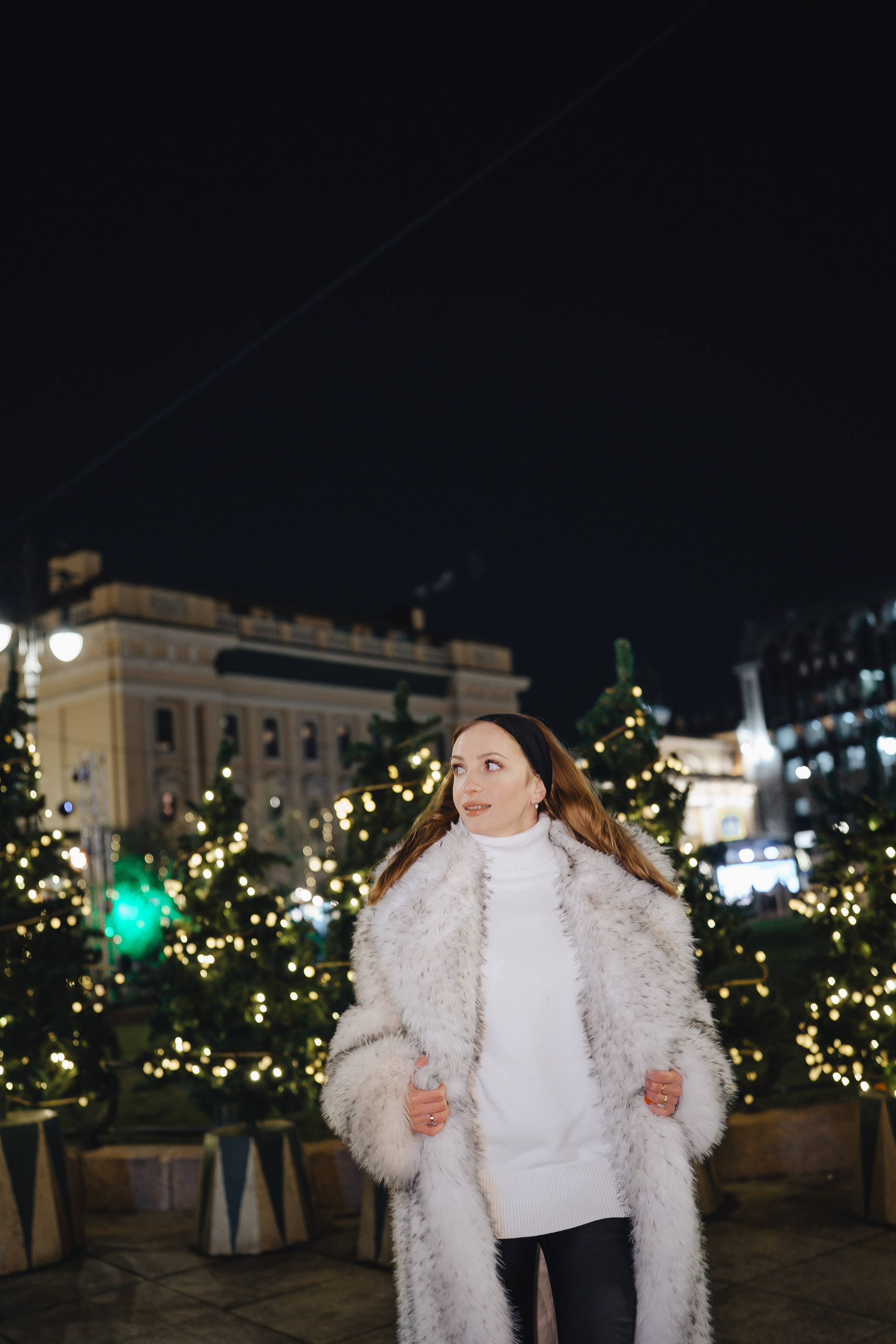 ПРОГУЛКА НА МАНЕЖНОЙ ПЛОЩАДИ ДЛЯ ДЕВУШКИ ПЕРЕД НОВЫМ ГОДОМ (НОВОГОДНЯЯ ФОТОСЕССИИЯ НА МАНЕЖНОЙ ПЛОЩАДИ). Профессиональный фотограф, Санкт-Петербург — Виктория Богомолова