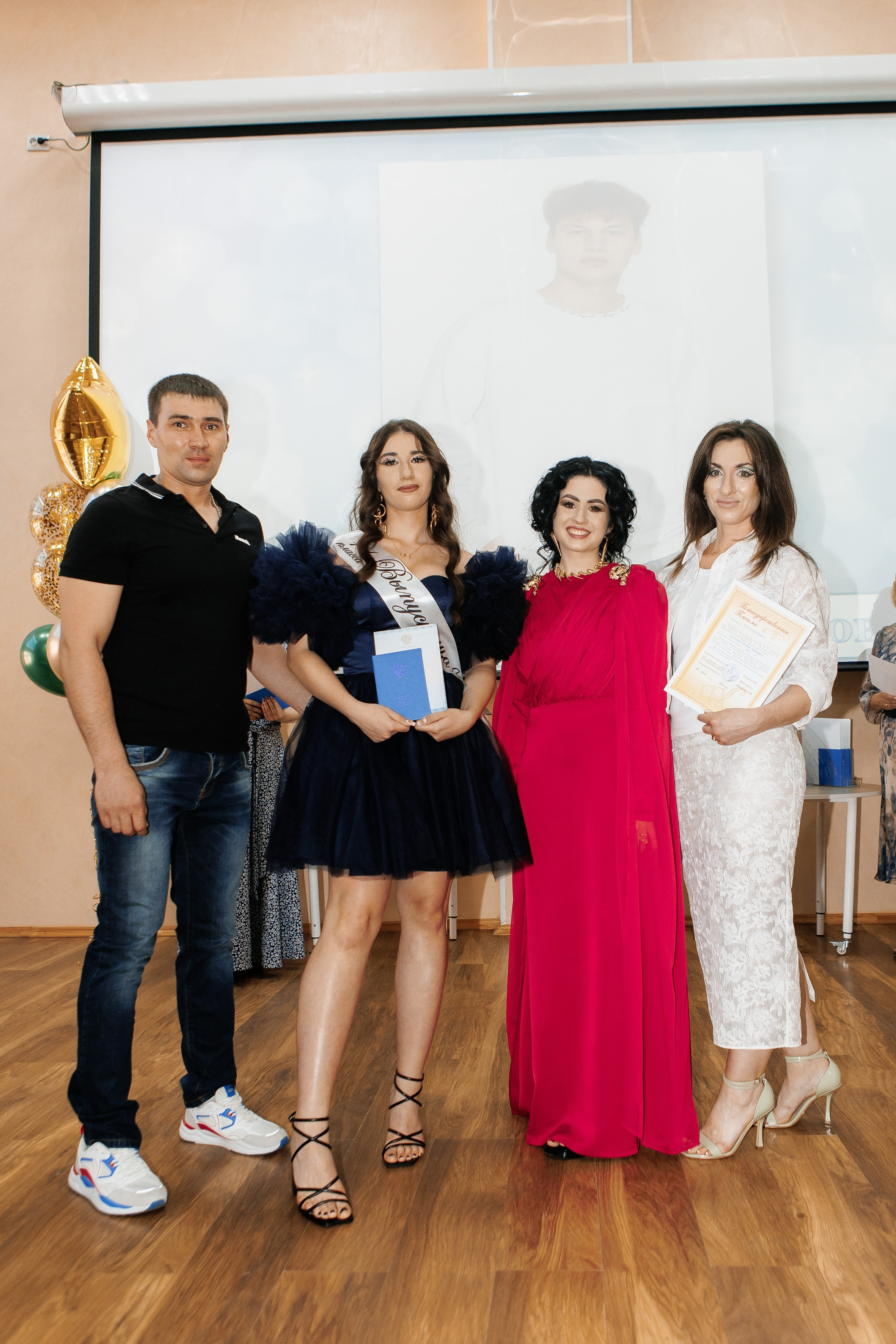 Выпускной Гимназия 12 2024 г. Свадебный и портретный Фотограф в Липецке Дмитрий Котюков