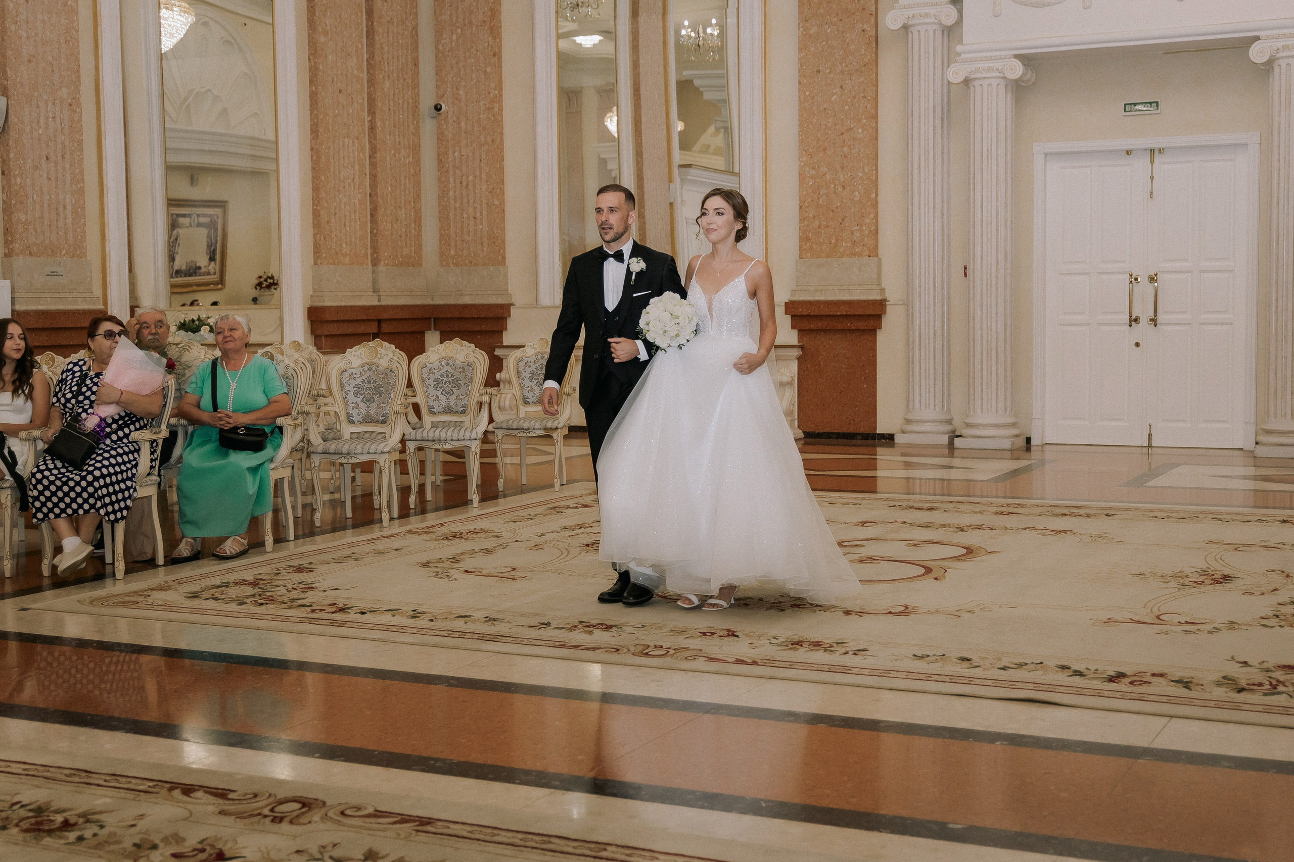 Свадебная прогулка Екатерины и Евгения. Свадебная фотография. Арина Рубах