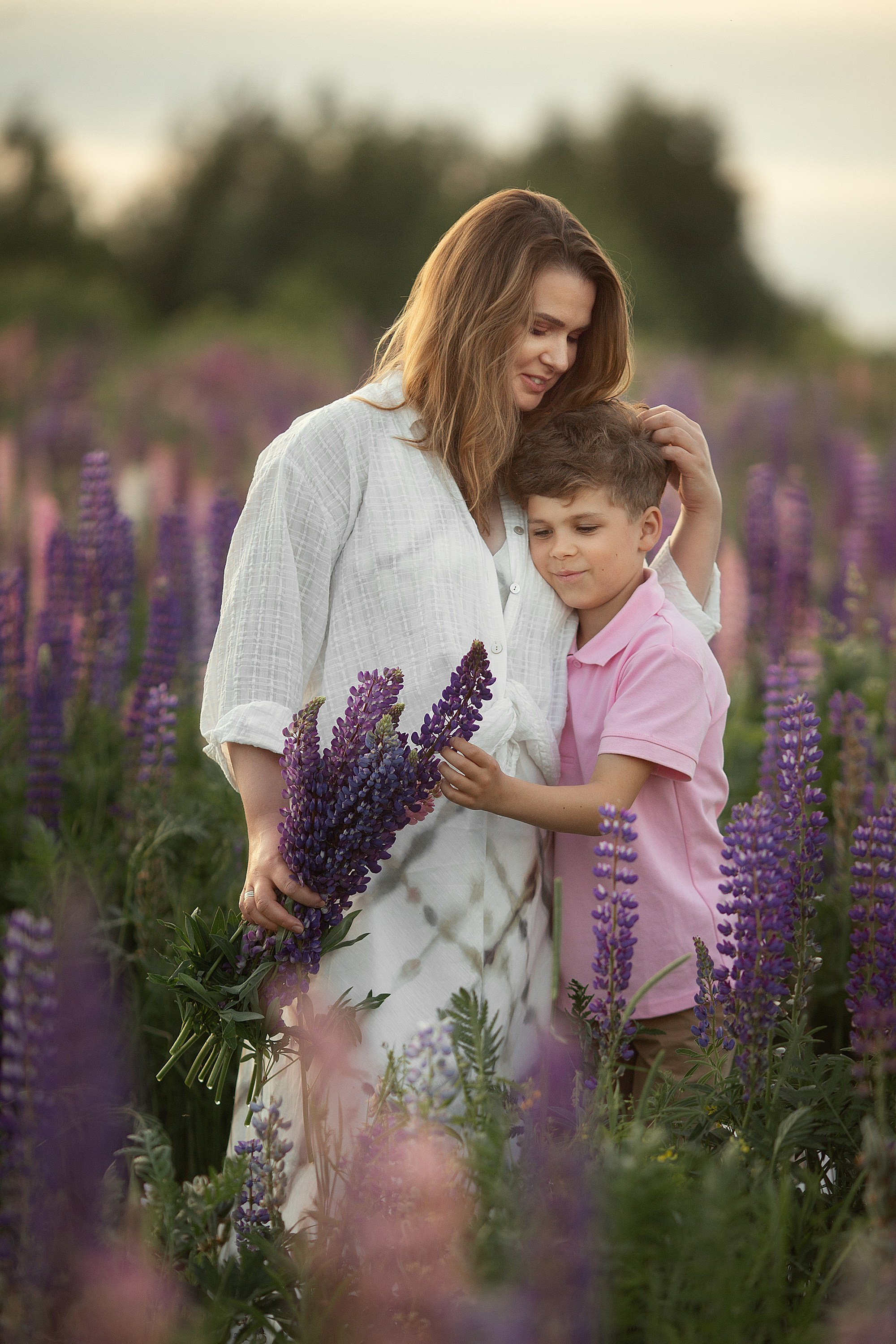 Красивая семейная съемка в люпиновом поле. Tatyana Nadezhdina Family photographer