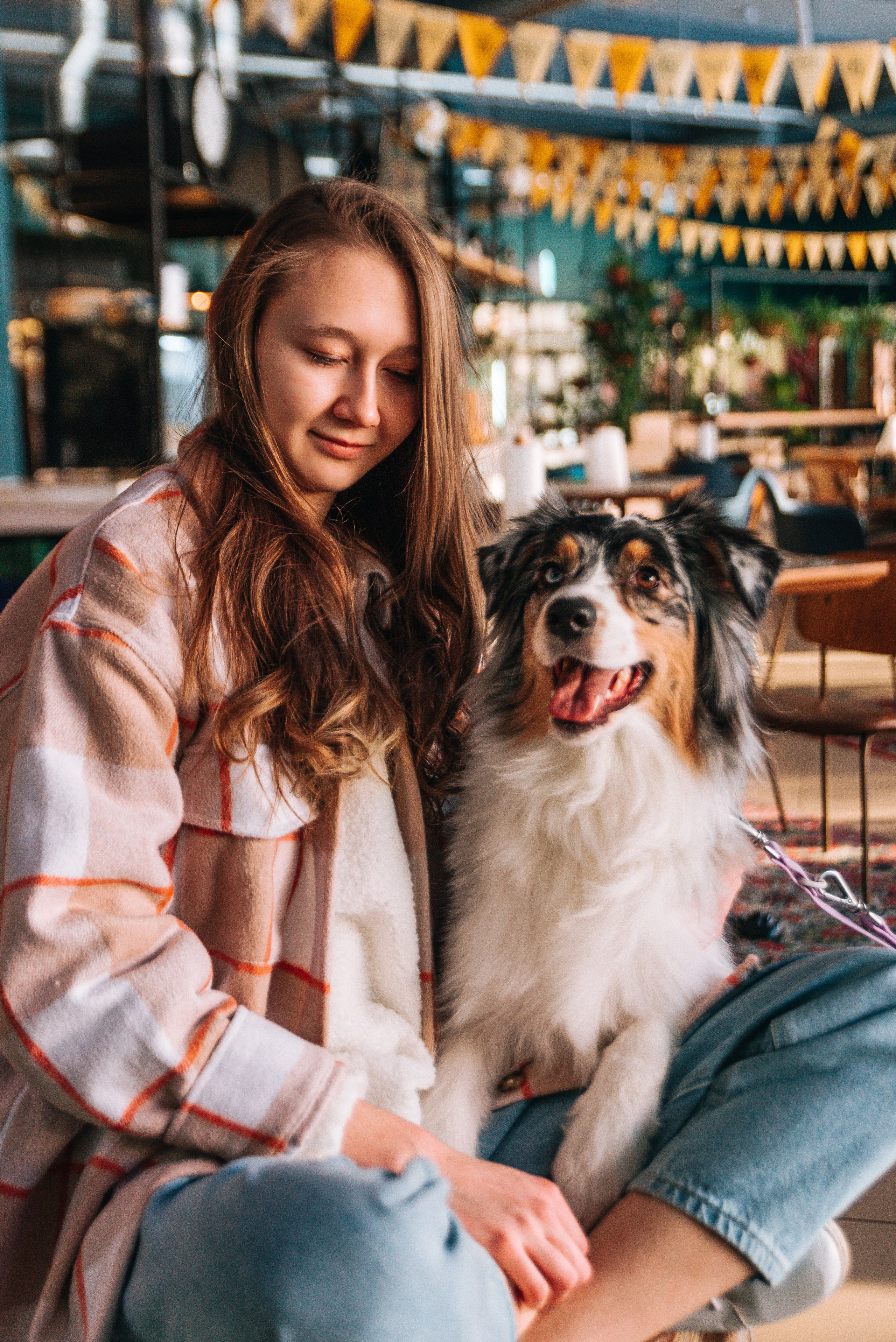 Лиза и Харли в кафе. Главная