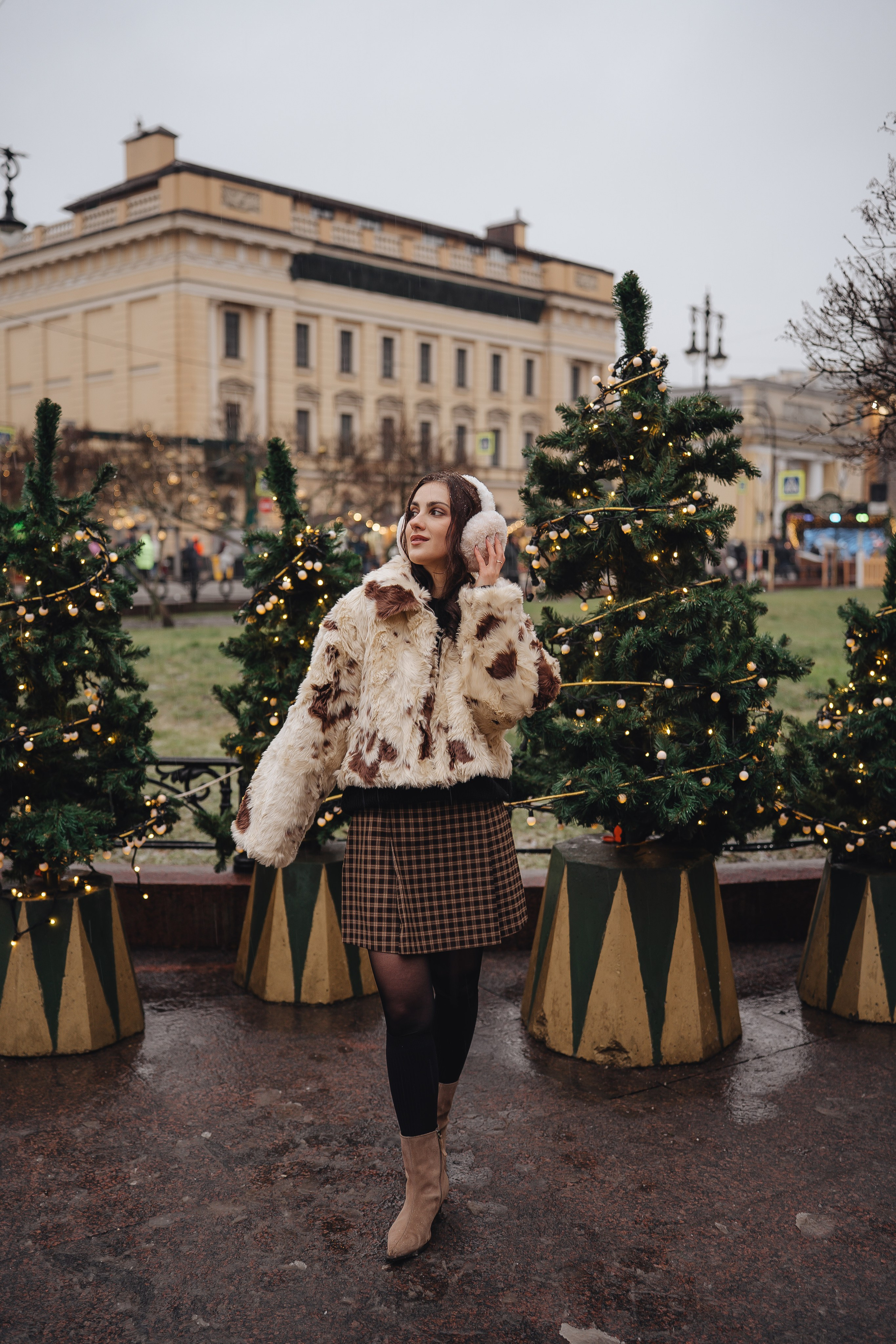 ПРОГУЛКА НА МАНЕЖНОЙ ПЛОЩАДИ ДЛЯ ДЕВУШКИ ПЕРЕД НОВЫМ ГОДОМ (НОВОГОДНЯЯ ФОТОСЕССИИЯ НА МАНЕЖНОЙ ПЛОЩАДИ). Профессиональный фотограф, Санкт-Петербург — Виктория Богомолова
