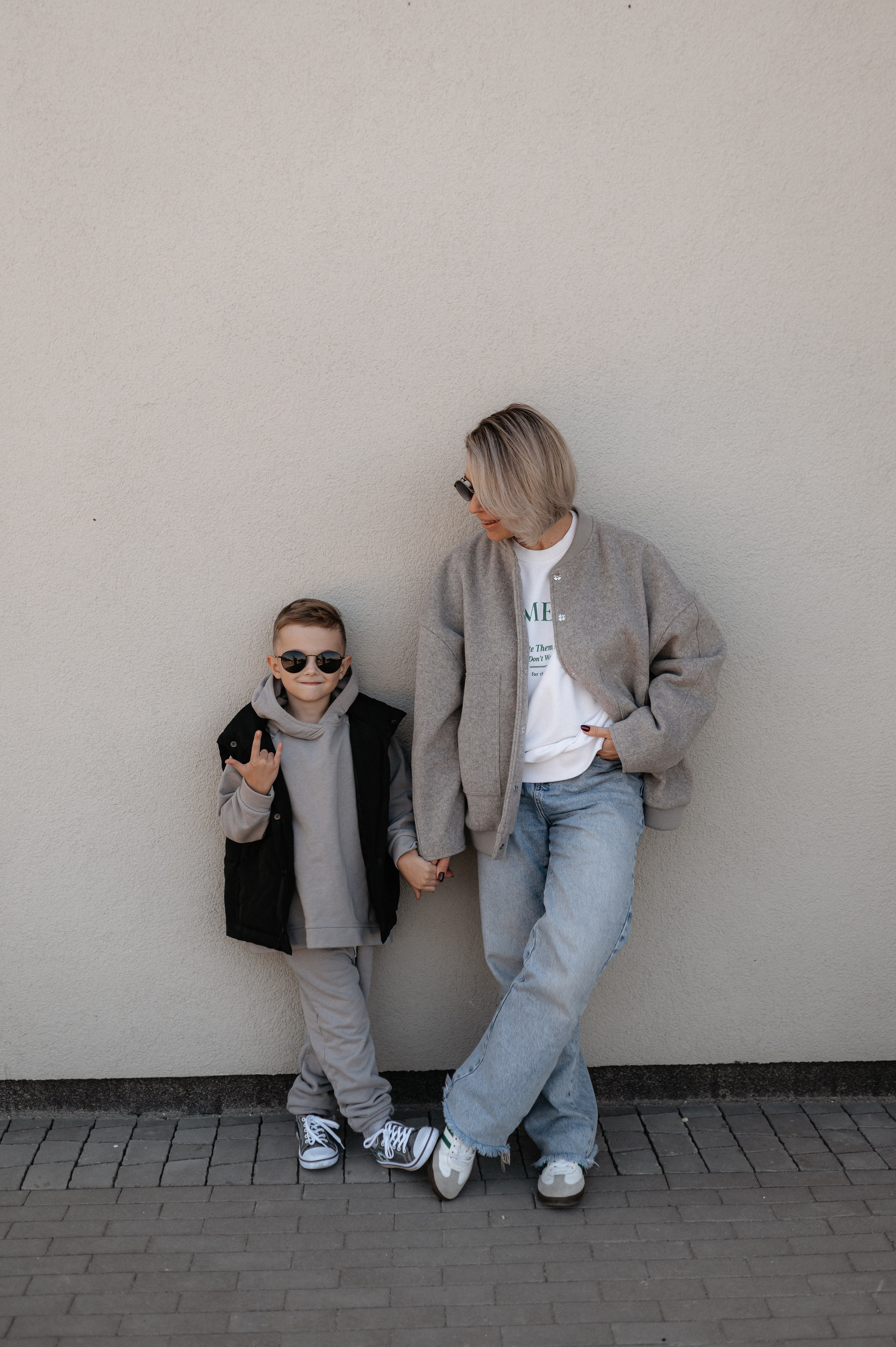 Городская прогулка мамы и сына. Главная