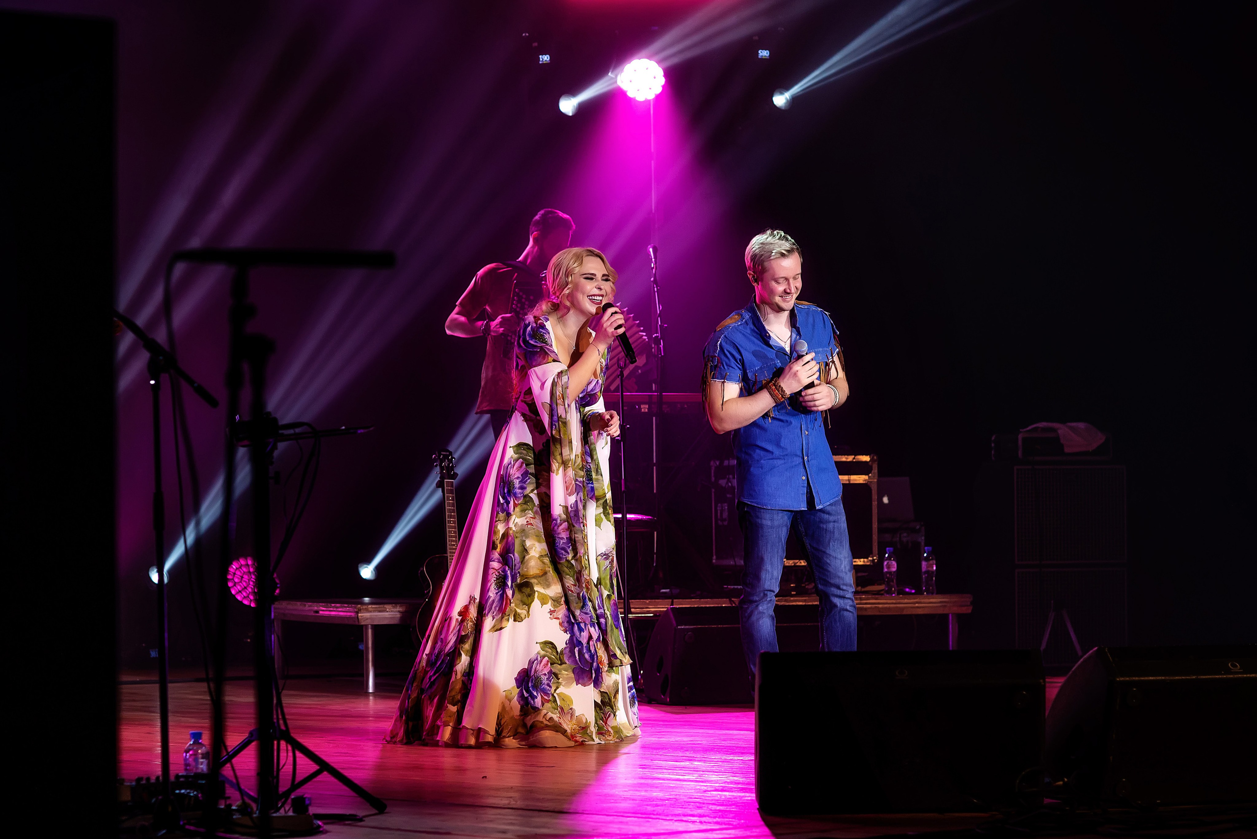 Концерт Пелагеи. Школьный, фэшн фотограф в Тюмени и в России Ирина Королева