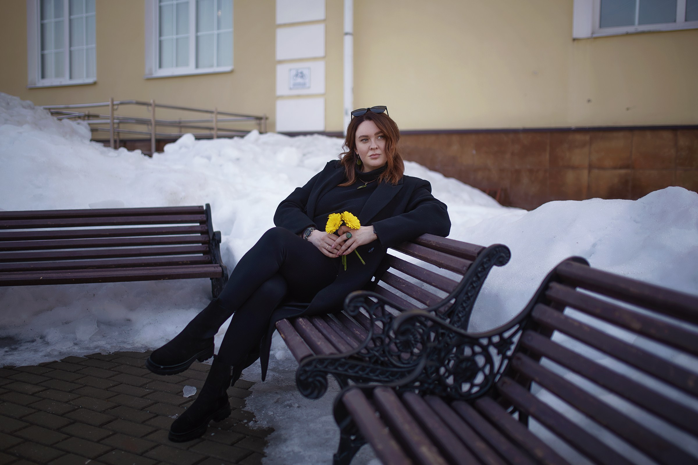 Девушка и март. Фотограф Роман Желтухин