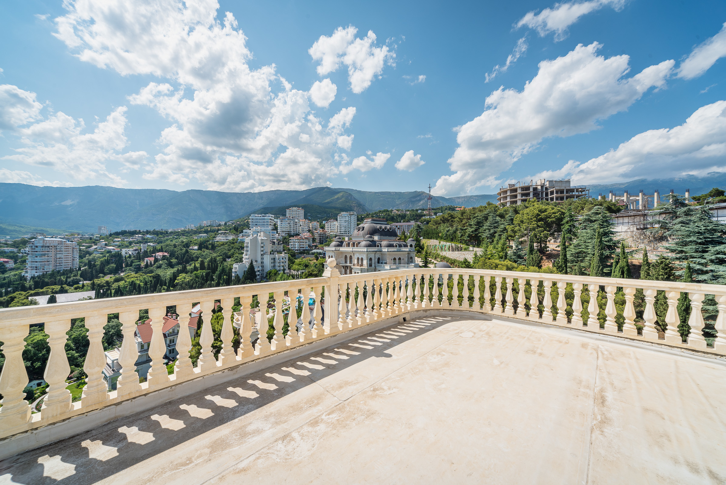 виды с балкона строящегося дома