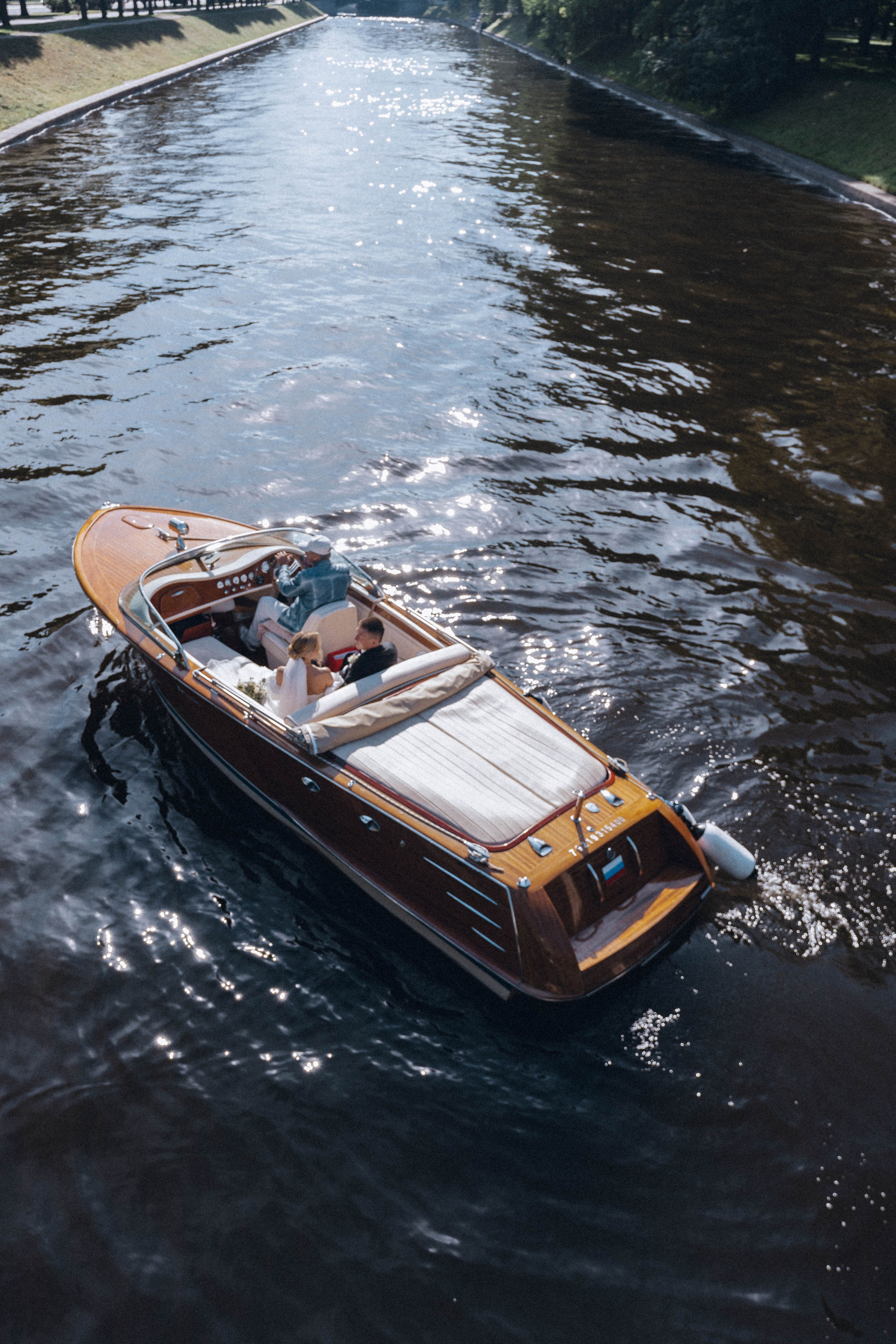 СВАДЕНБНАЯ СЬЕМКА НА КАТЕРЕ ПО КАНАЛАМ САНКТ-ПЕТЕРБУРГА И В АКВАТОРИИ НЕВЫ. Профессиональный фотограф, Санкт-Петербург — Виктория Богомолова