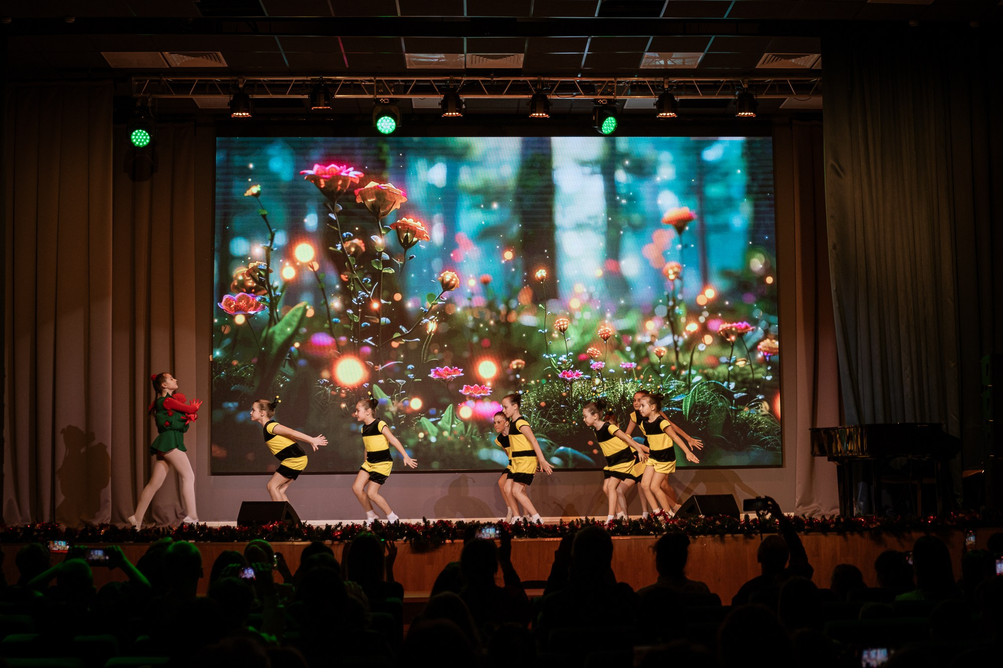 Коллектив современного танца «Айседора». ФотоХудожник Харитонова Ирина г. Санкт-Петербург