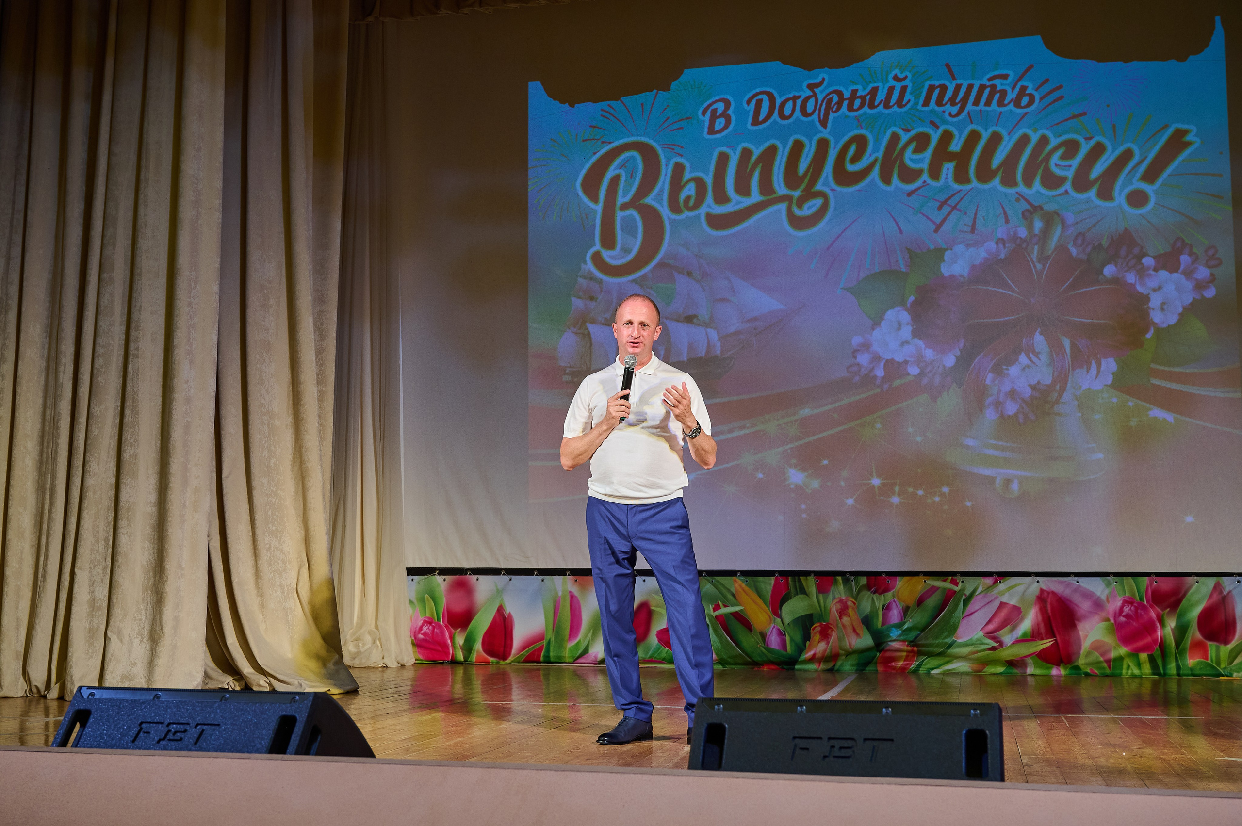 Вручение 11 классы. Жизнь курорта Кабардинка в фотографиях