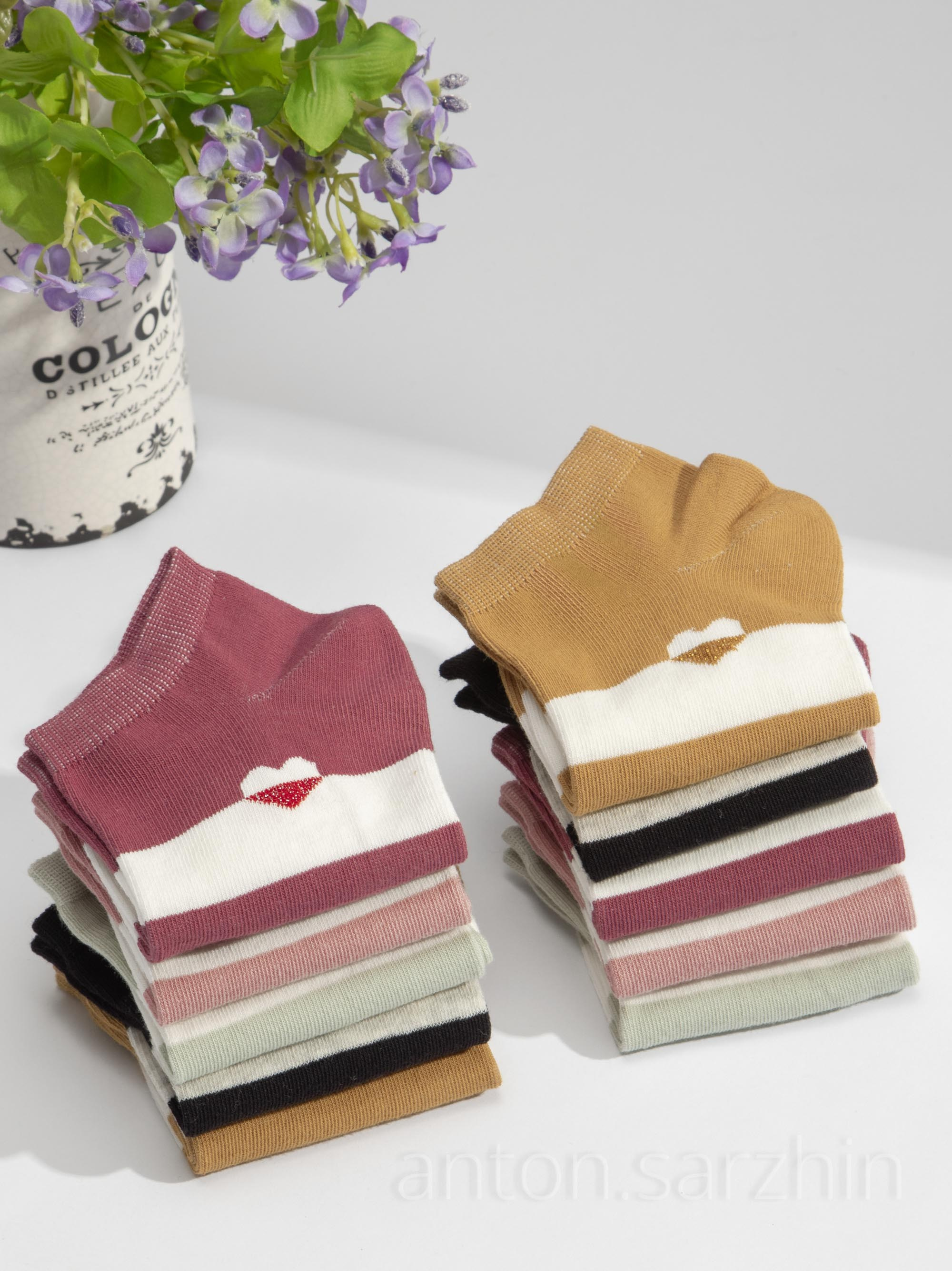 Предметная съемка сложенных носков 