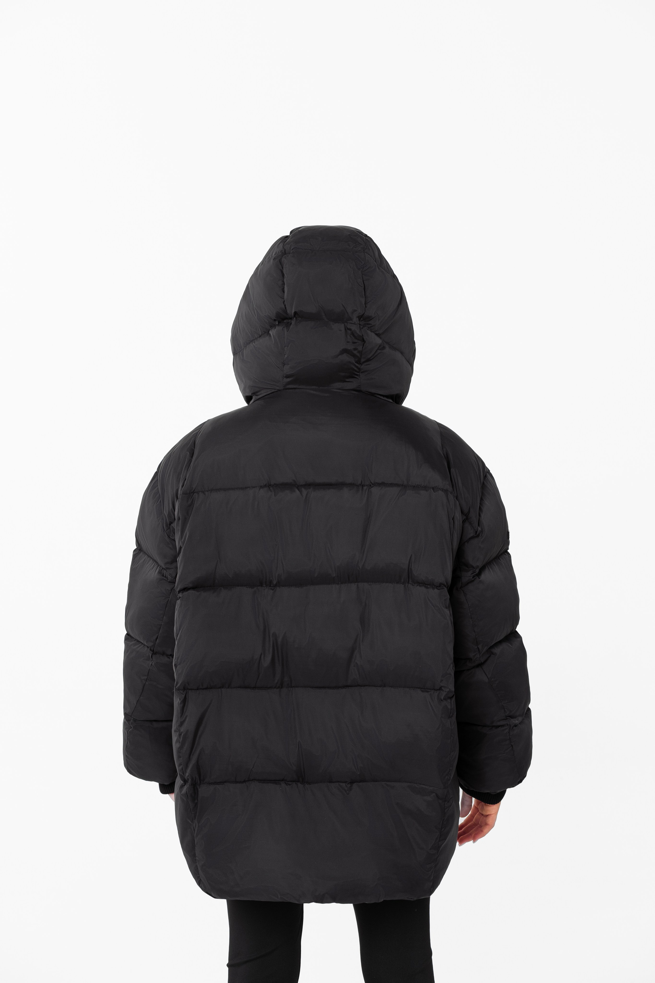 Съемка верхней одежды для каталога и маркетплейсов в Санкт-Петербурге. Фотосессия для маркетплейсов