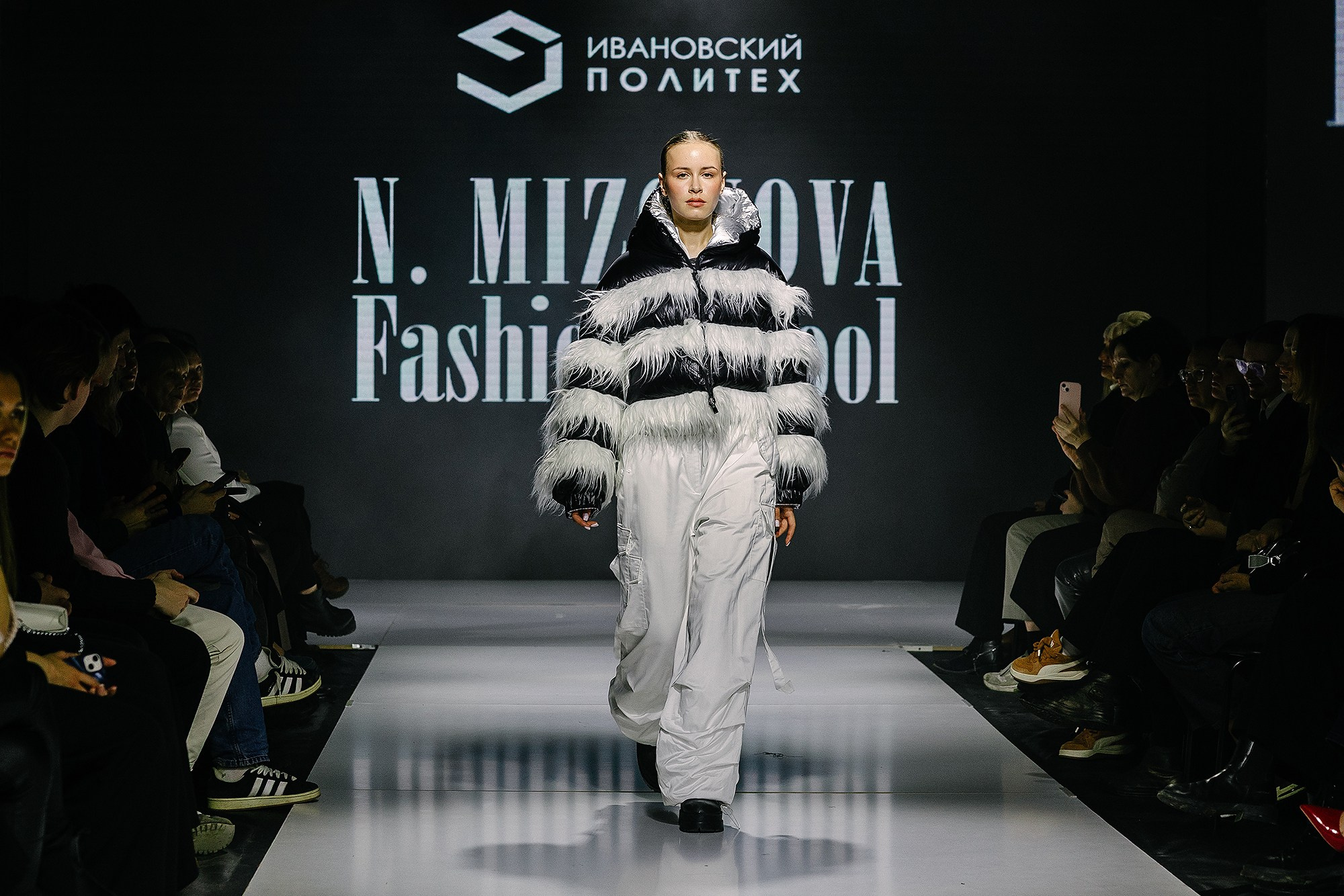 Неделя моды FW 23сез г. Екатеринбург. Семейный и репортажный фотограф Наташа Давыдова