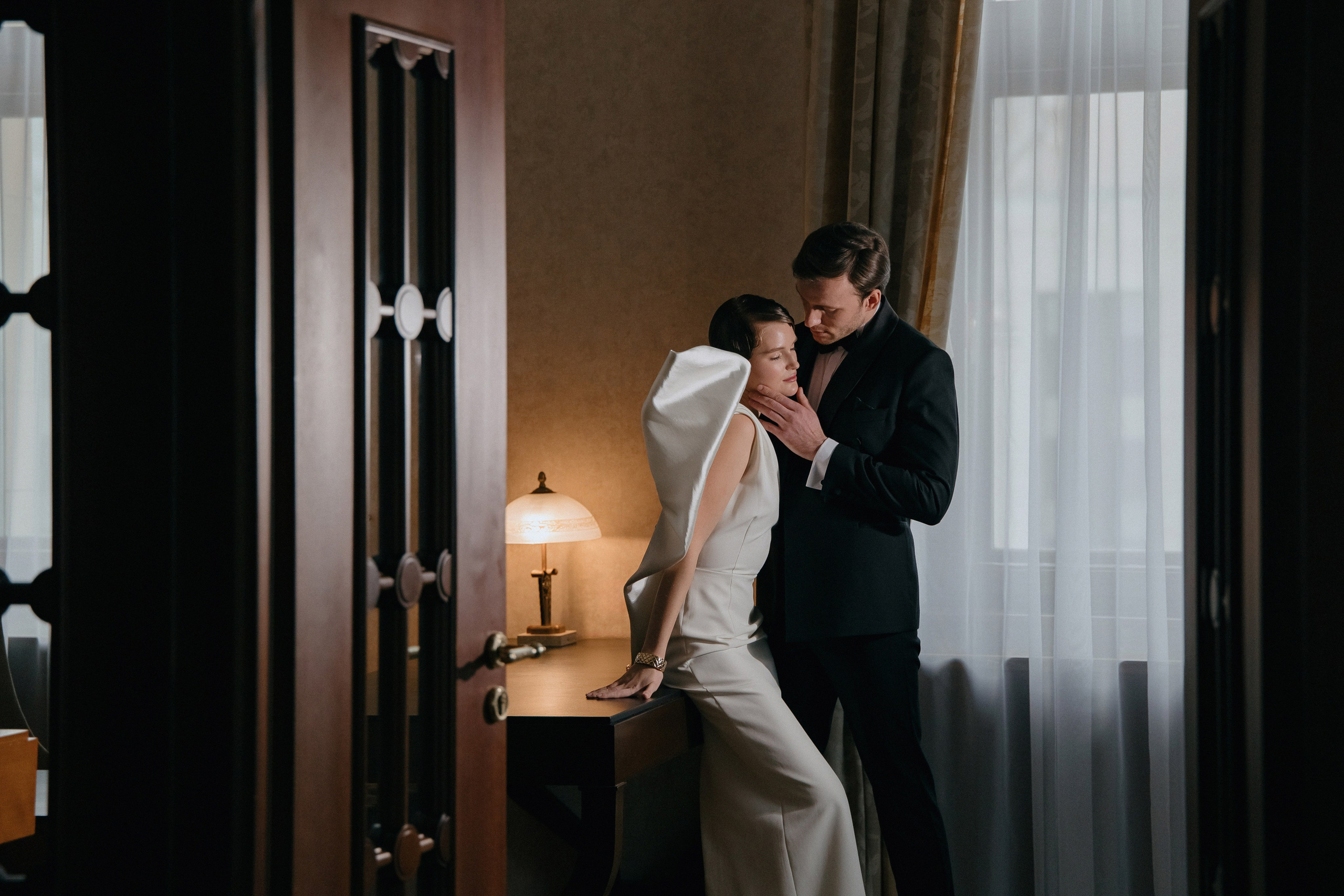 Свадебная фотосессия в гостинице Ленинградская. Свадебный фотограф Москва