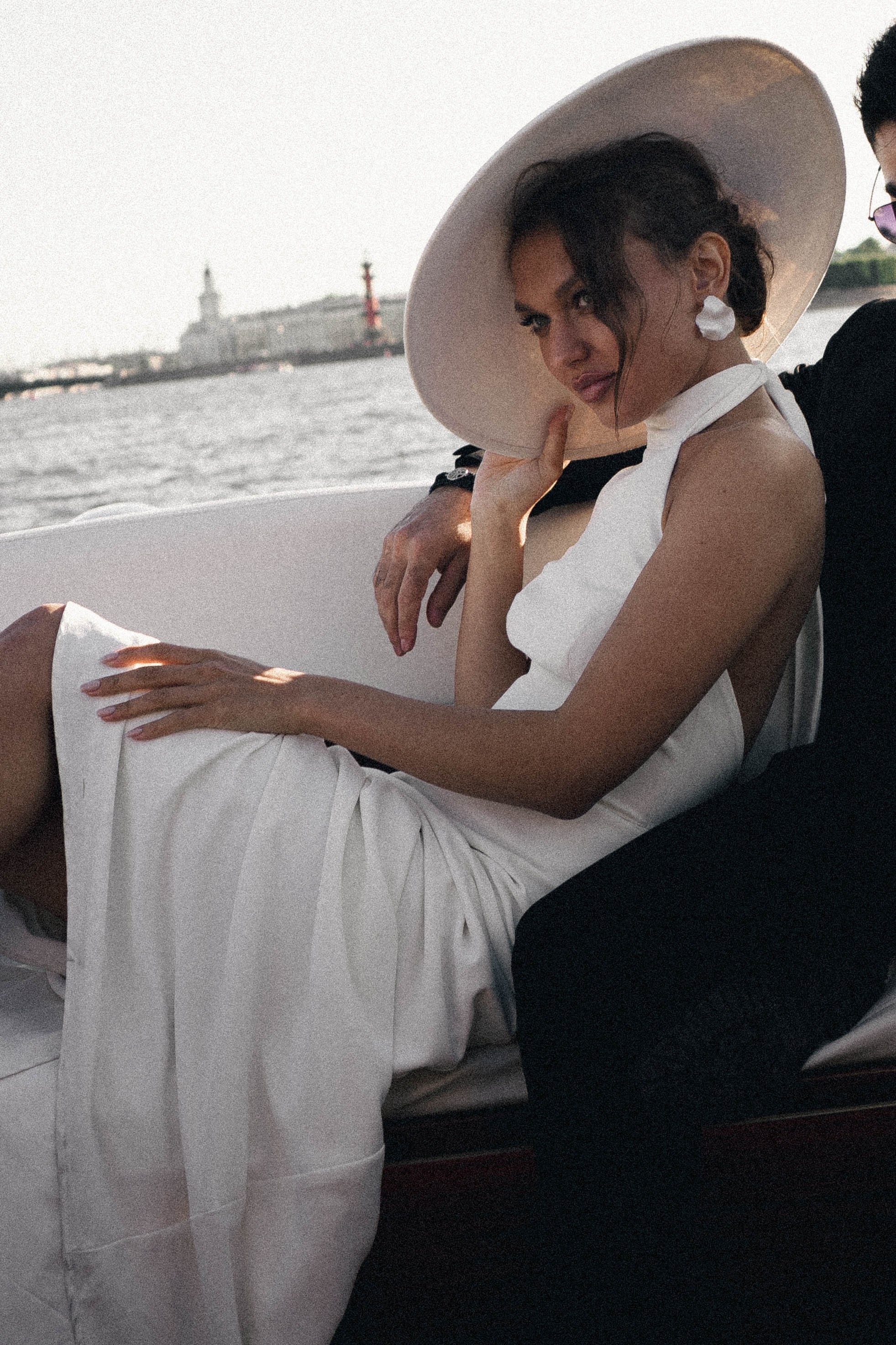 СВАДЕНБНАЯ СЬЕМКА НА КАТЕРЕ ПО КАНАЛАМ САНКТ-ПЕТЕРБУРГА И В АКВАТОРИИ НЕВЫ. Профессиональный фотограф, Санкт-Петербург — Виктория Богомолова