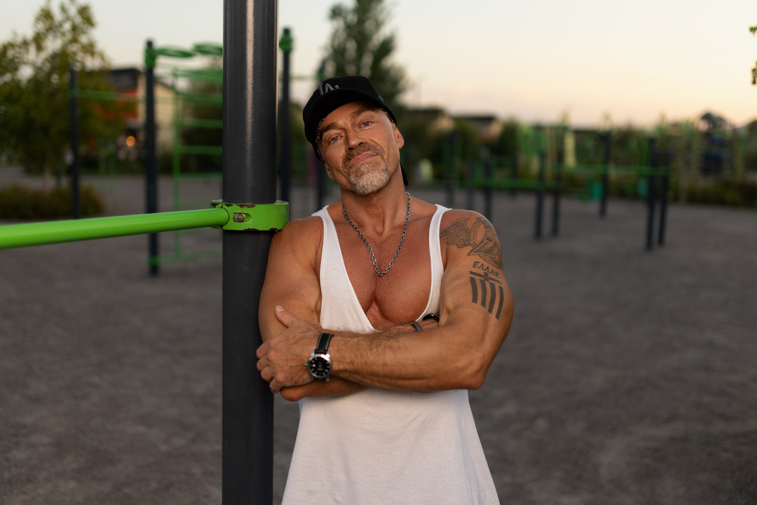 Фотосет на улице и спортплощадке с Александром для контента. Дмитрий Шульгин, портретный фотограф в Воронеже