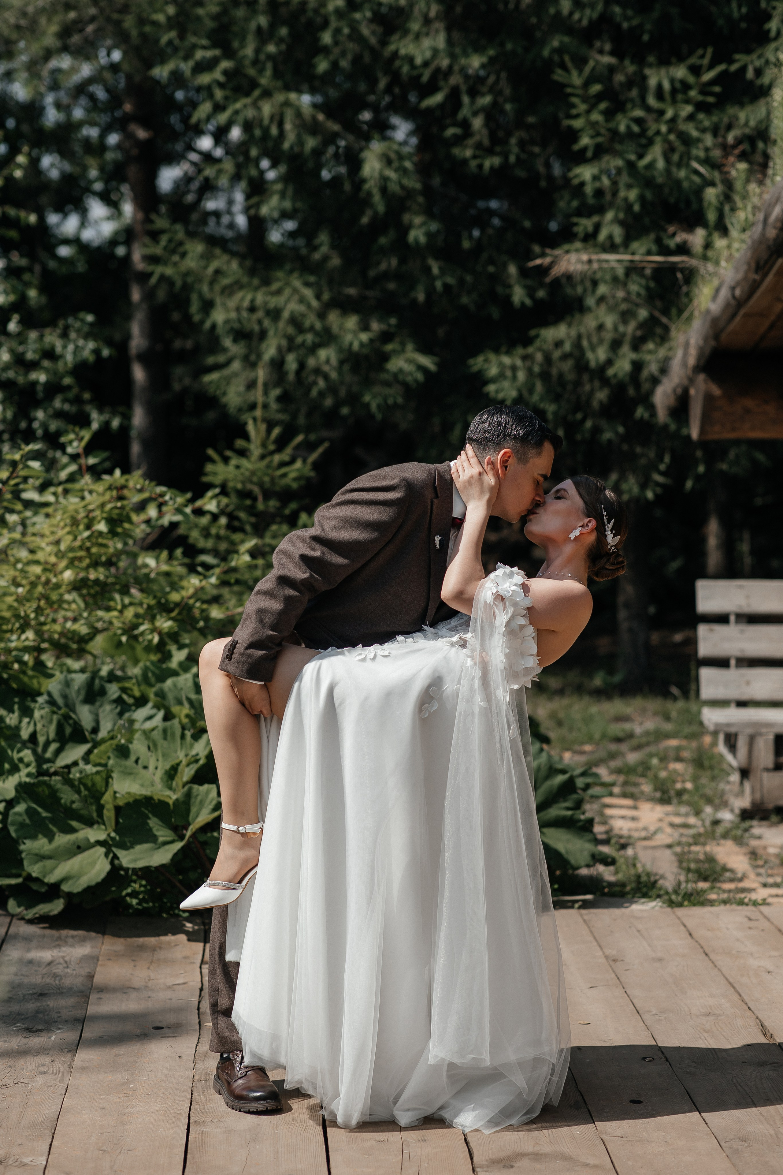 Свадебная фотосессия в мини-отеле Таежный в Москве