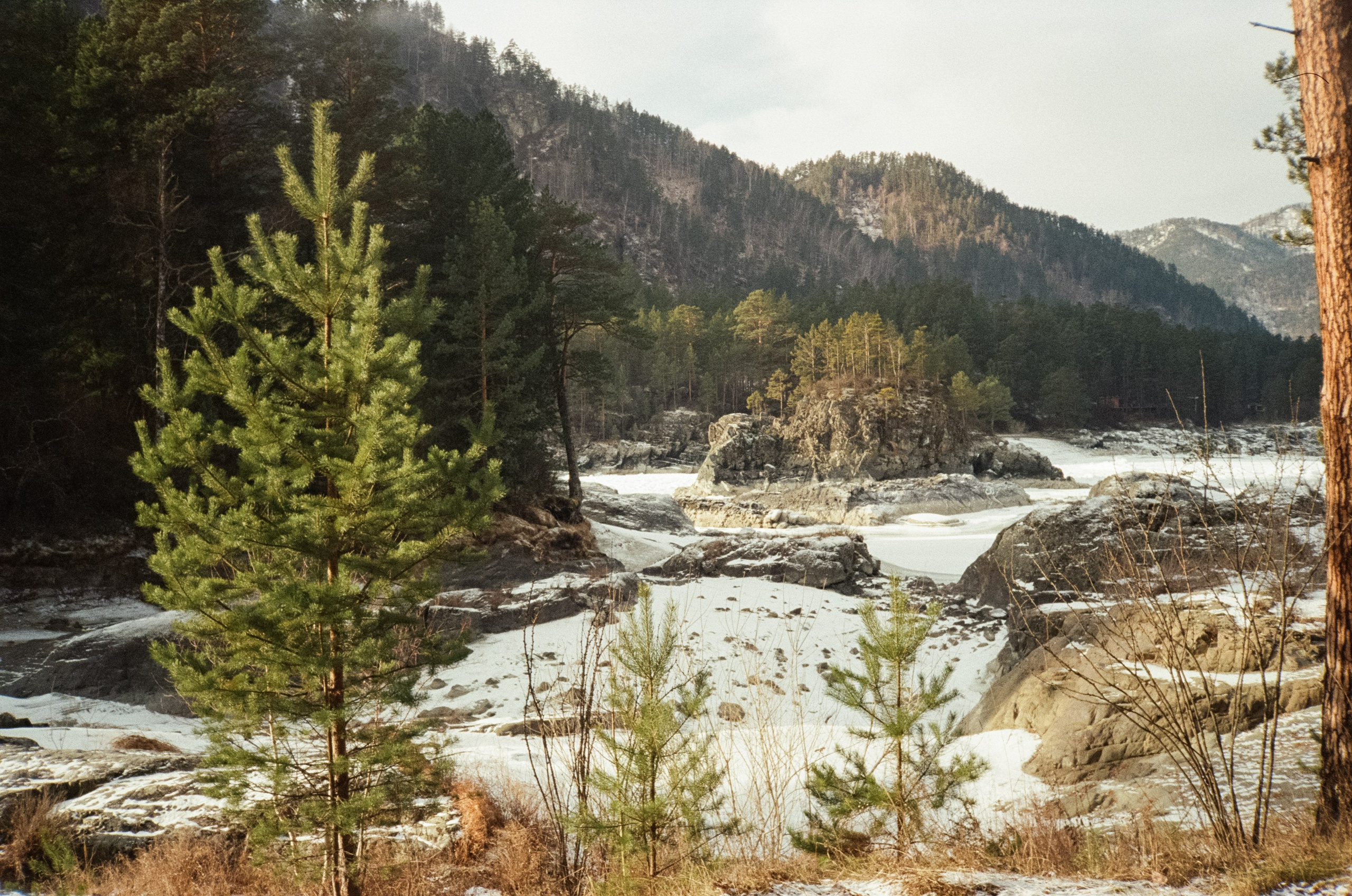 Кедровый остров и база Берель. Яркое солнце, скалы, льды и бурлящий по. Фотограф-документалист Мария Осокина