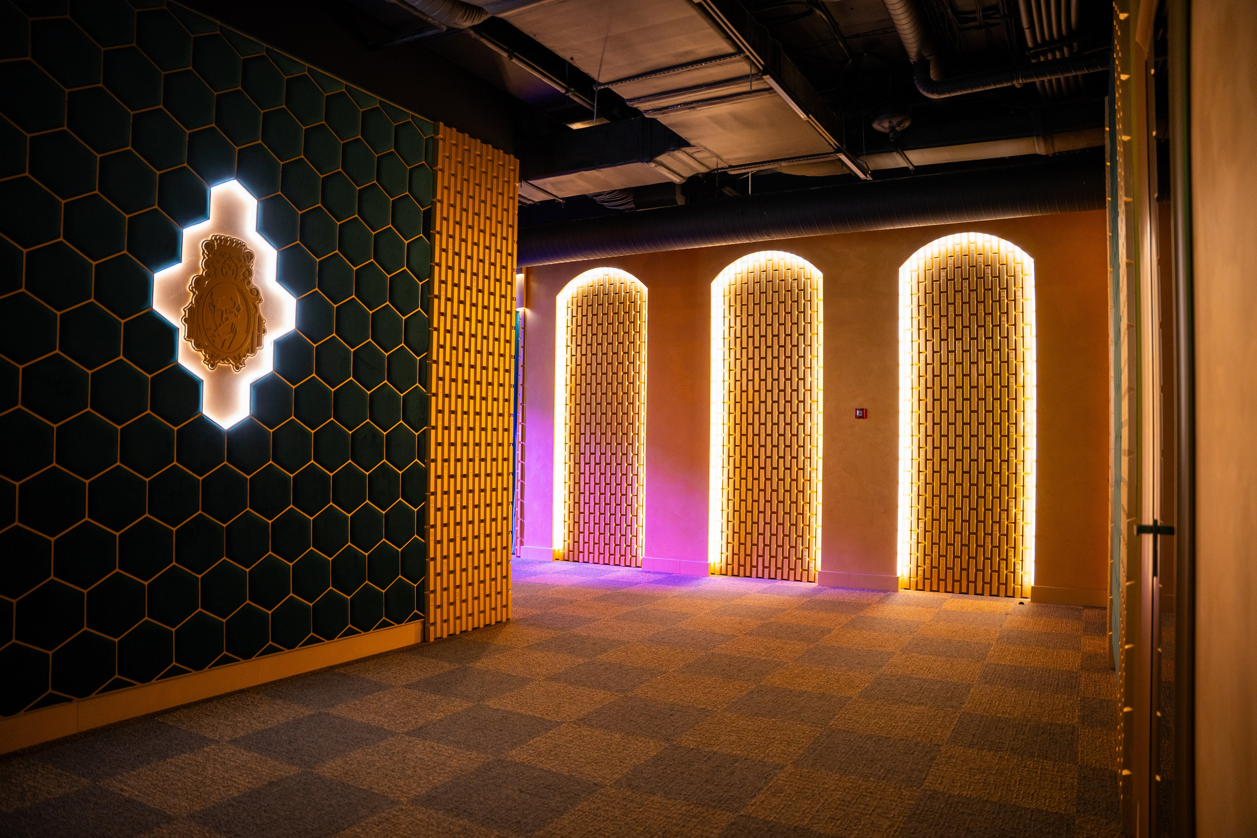 Фотосъемка интерьера стриптиз-клуба Hefner — элитный клуб Краснодара. Интерьерная фотосъемка клуба Hefner в Краснодаре — профессионально. Шедевры для Вас! Фотограф и Видеограф в Краснодаре Пахиев Руслан