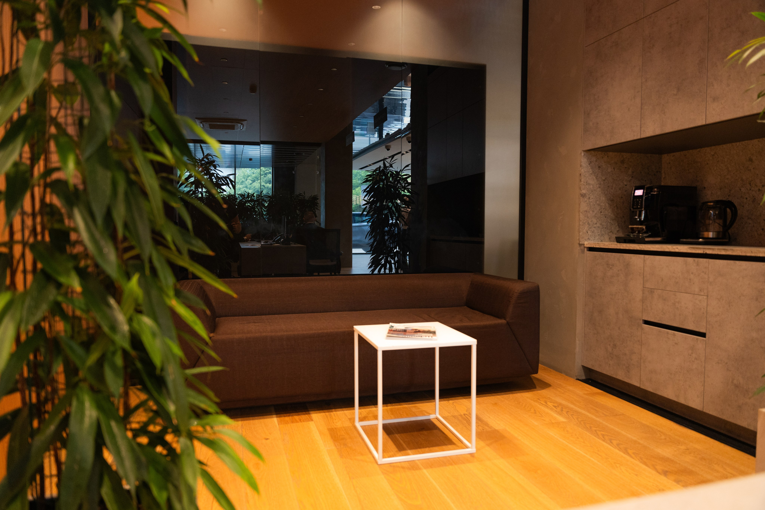 Интерьерная фотосъемка автосалона Elrus в Краснодаре. Zeekr, LiXiang Профессиональная фотосъемка интерьера премиум-автосалона в Краснодаре. Шедевры для Вас! Фотограф и Видеограф в Краснодаре Пахиев Руслан