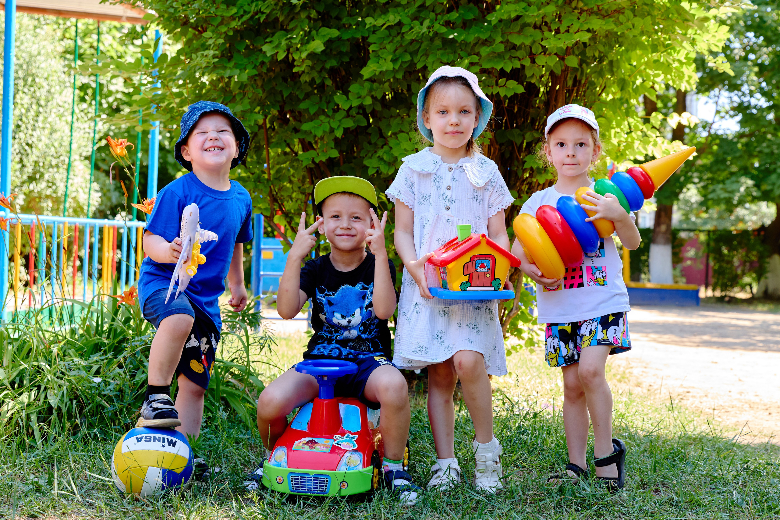 Пример летней съёмки в детском саду № 92 младшая группа Ромашки. Фотограф Выпускные альбомы Таганрог Сергей Коробченко
