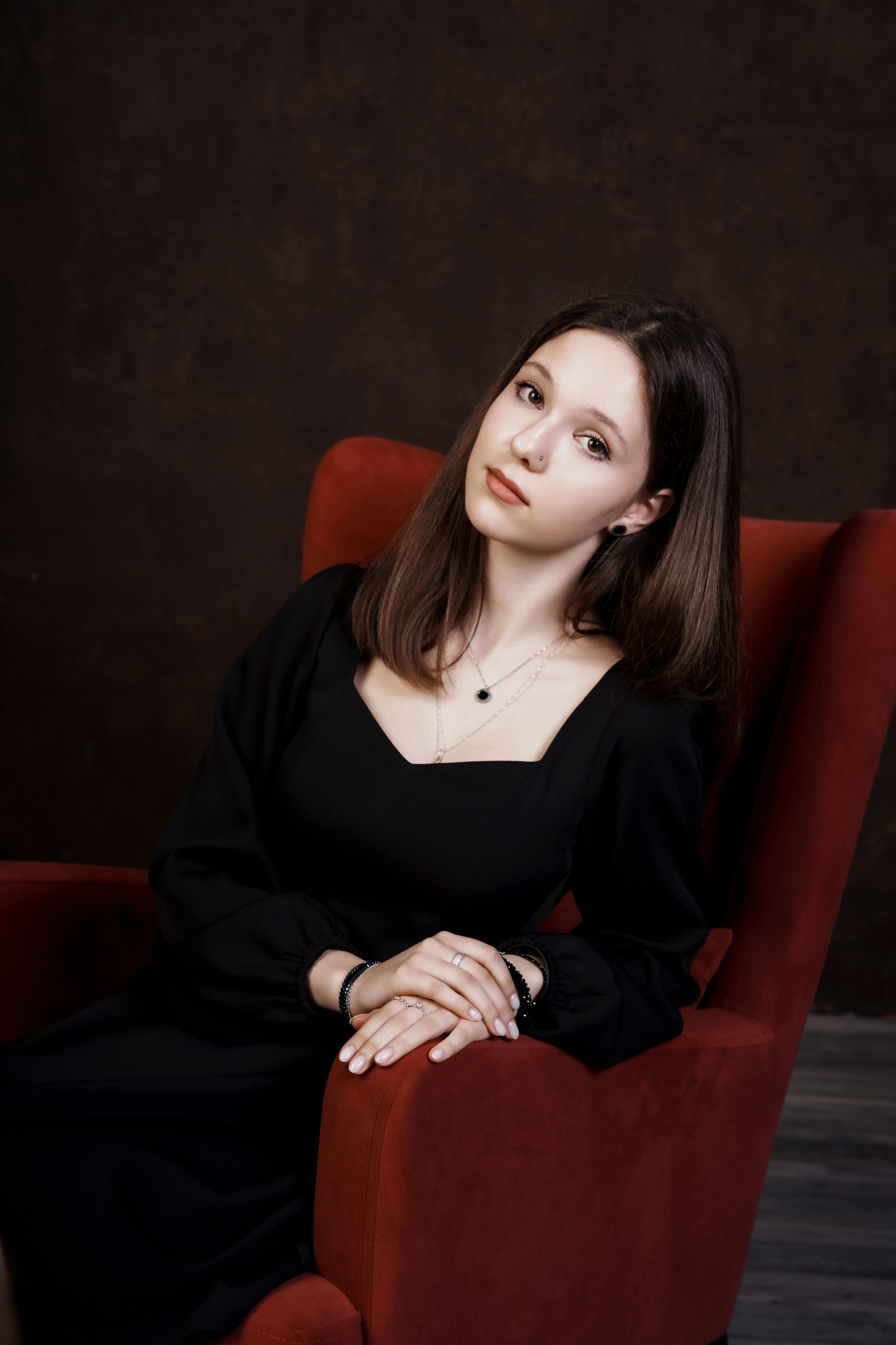 Темная локация в студия Фотоотдел. ВЫПУСКНЫЕ АЛЬБОМЫ, Школьный фотограф, семейный и свадебный в Саратове и области Ольга Плаксина