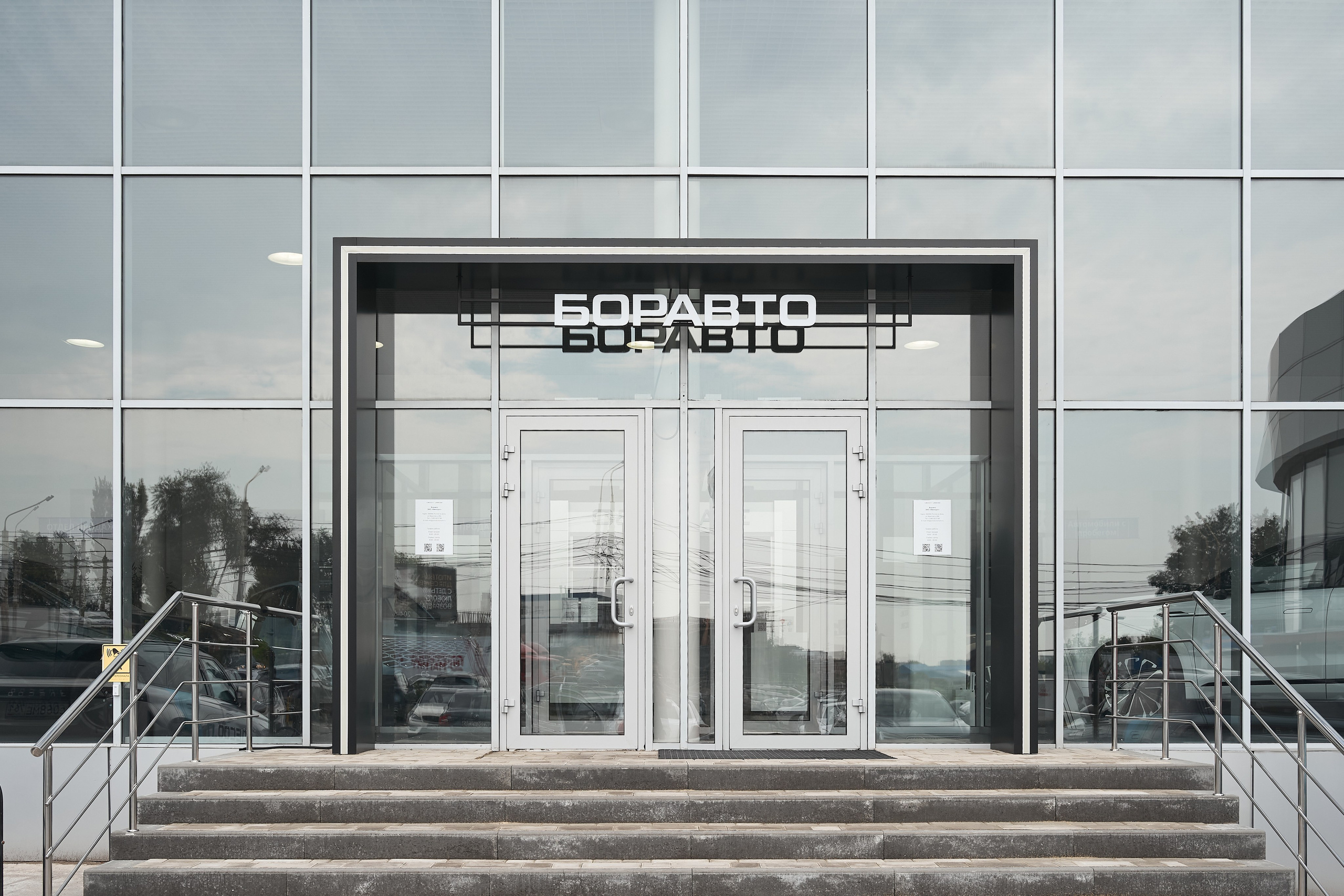 Автосалон «Боравто». Фотограф Олег Сотник