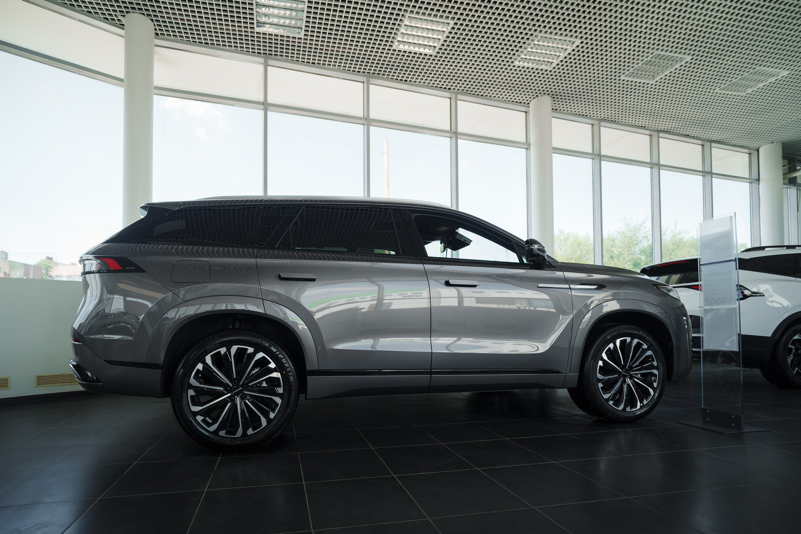 Автосалон «Боравто». Фотограф Олег Сотник