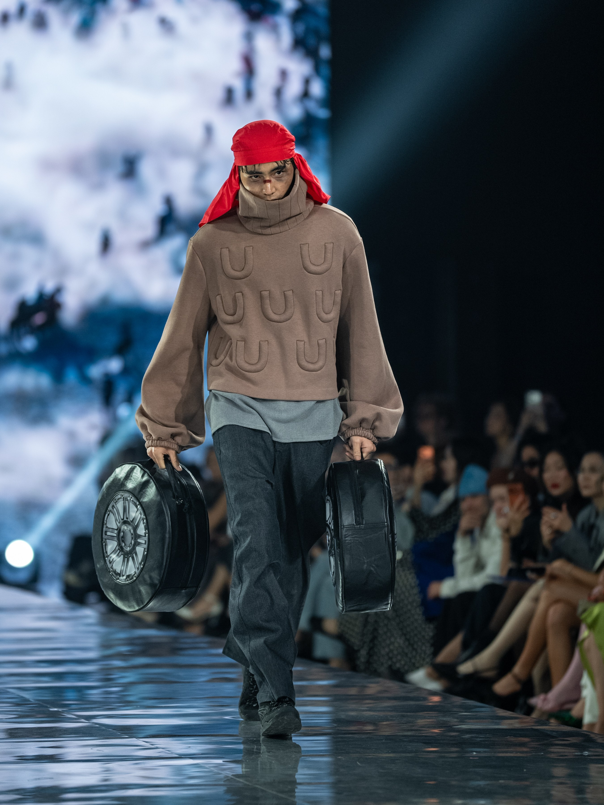 Visa Fashion Week Almaty Pre-Fall 2026 GAZHAIYIP. Сайт Алматинского НЮ АРТ, будуар и фэшн фотографа Дениса Карпенко