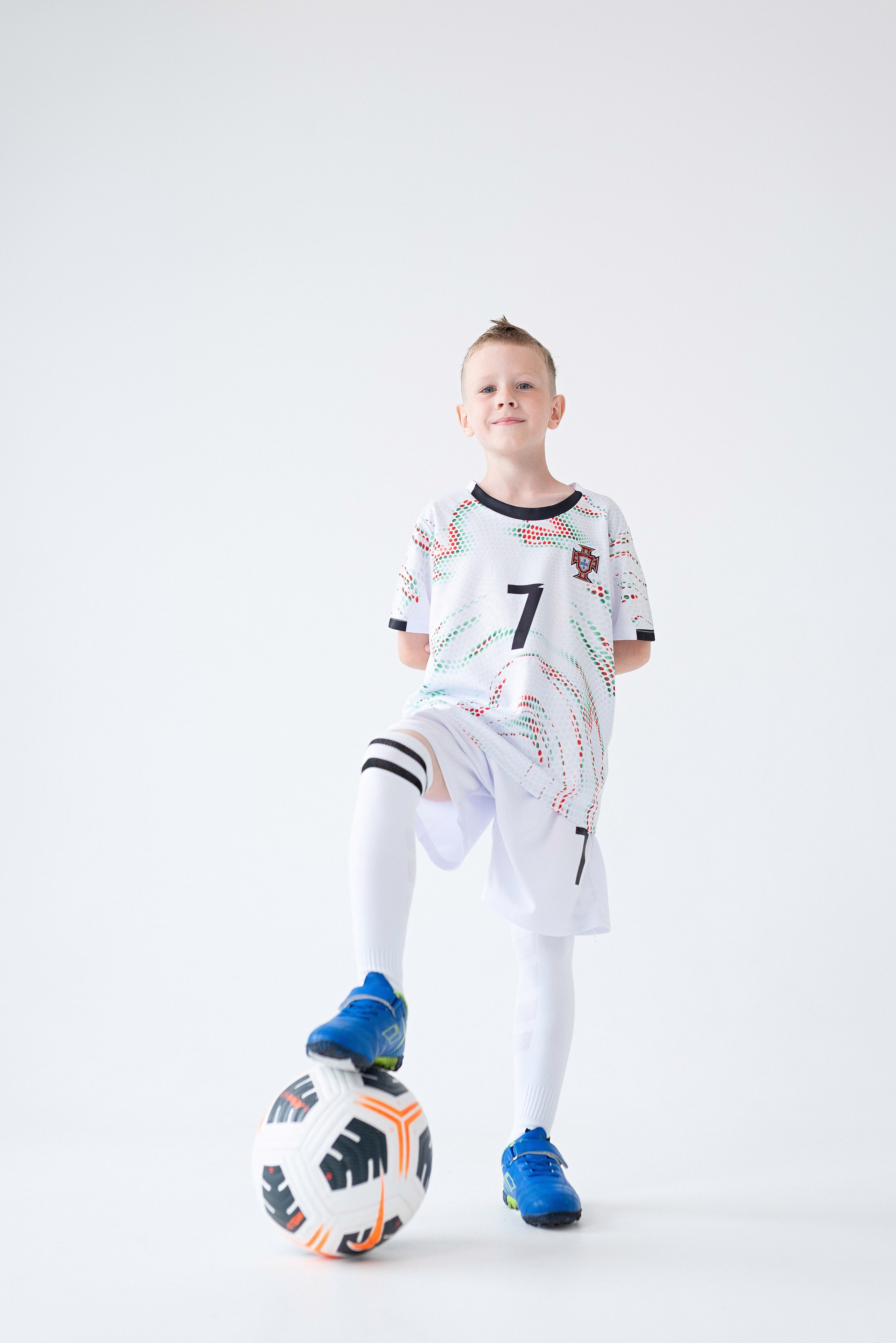 Портреты учеников и воспитанников детских садов и школ для выпускных альбомов и семейных фотокниг в Сургуте и Нефтеюганске.