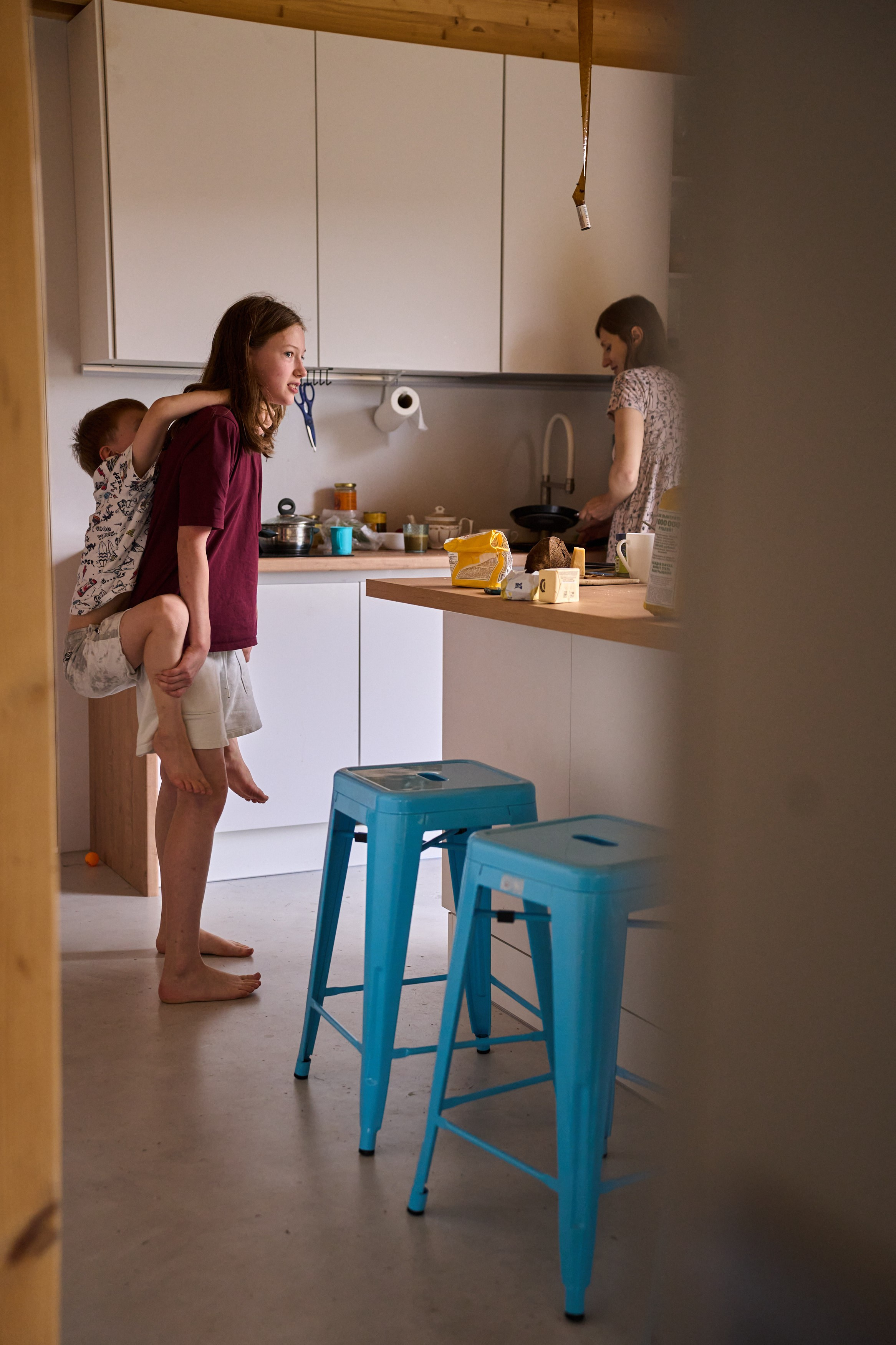 Четверо детей в доме. Фотограф Женя Пашкина