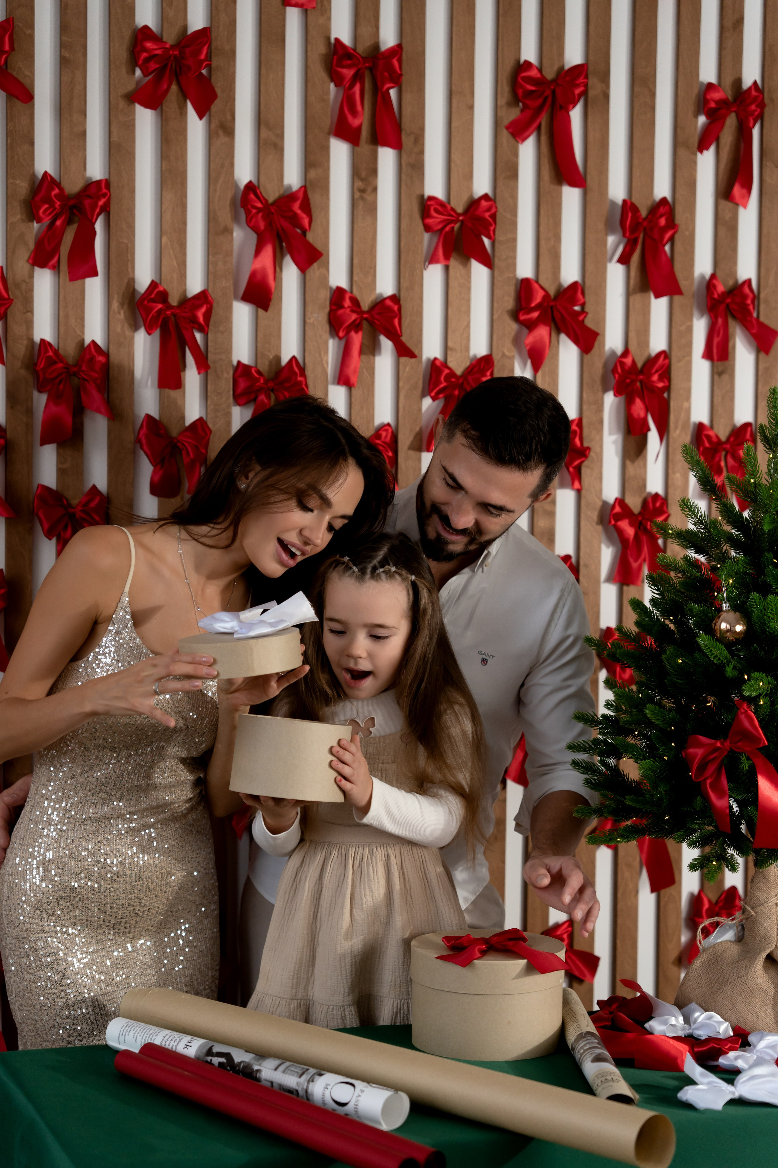 Красивая новогодняя фотосессия для Каролины и родителей. Фотограф в Красноярске. Юлия Чаушанская